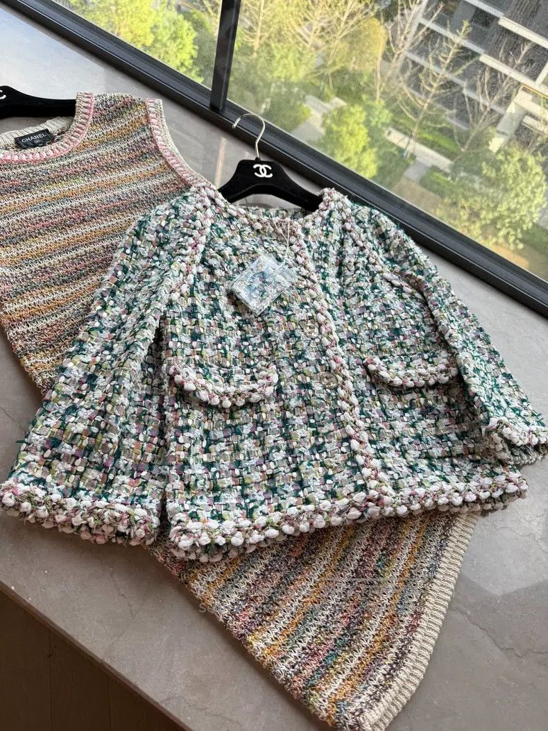 Chanel Chanel Greek series of beautiful pink and green coats Size XS / US 0-2 / IT 36-38 - 1 Thumbnail