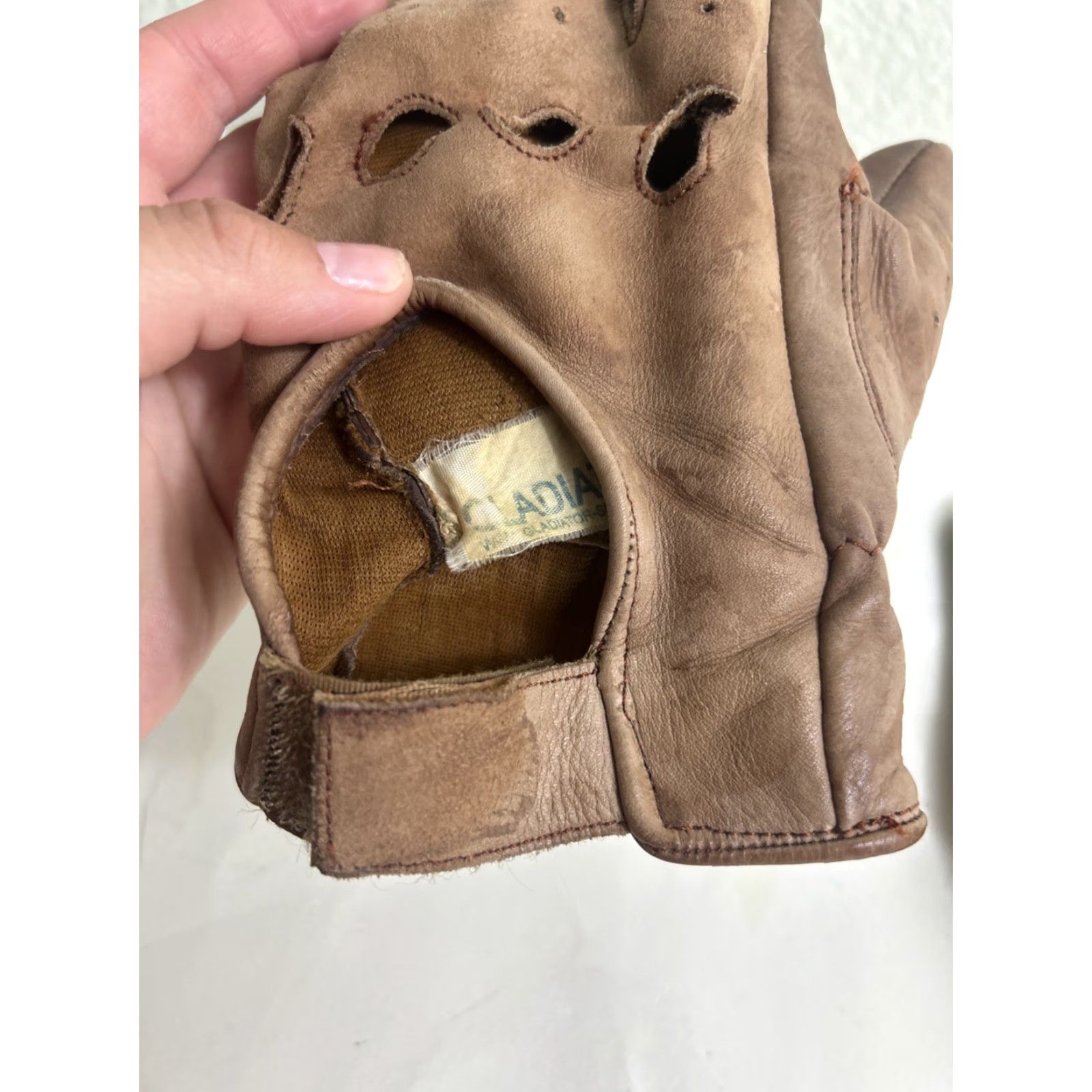 Vintage Gladiator Driving Gloves Women XL Brown Leather Distressed Sports Glove Size ONE SIZE - 5 Thumbnail