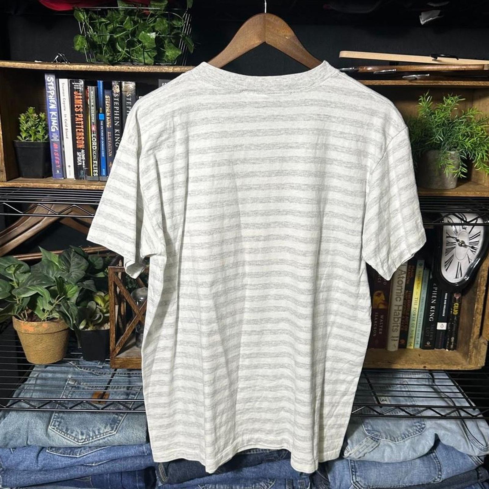 Hanes Vintage 90s Single Stitch International Concept Tee Shirt Size US L / EU 52-54 / 3 - 2 Thumbnail