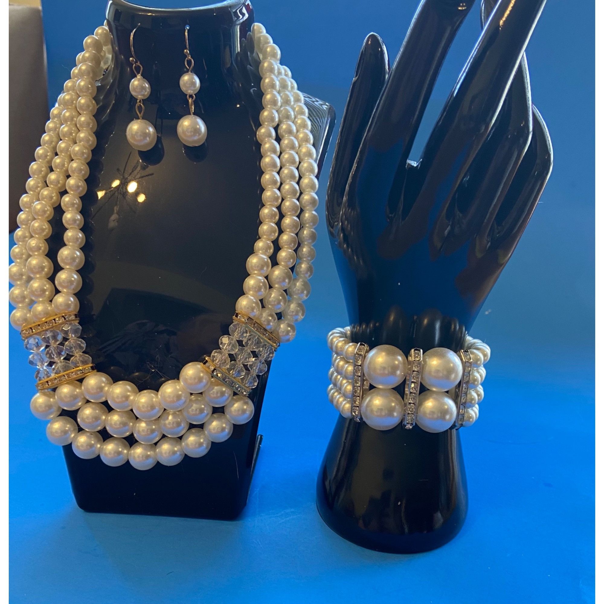 Other Faux Pearl 3pc Set W/Necklace,Bracelet&Earrings Goldtone&Cry Size ONE SIZE - 1 Thumbnail