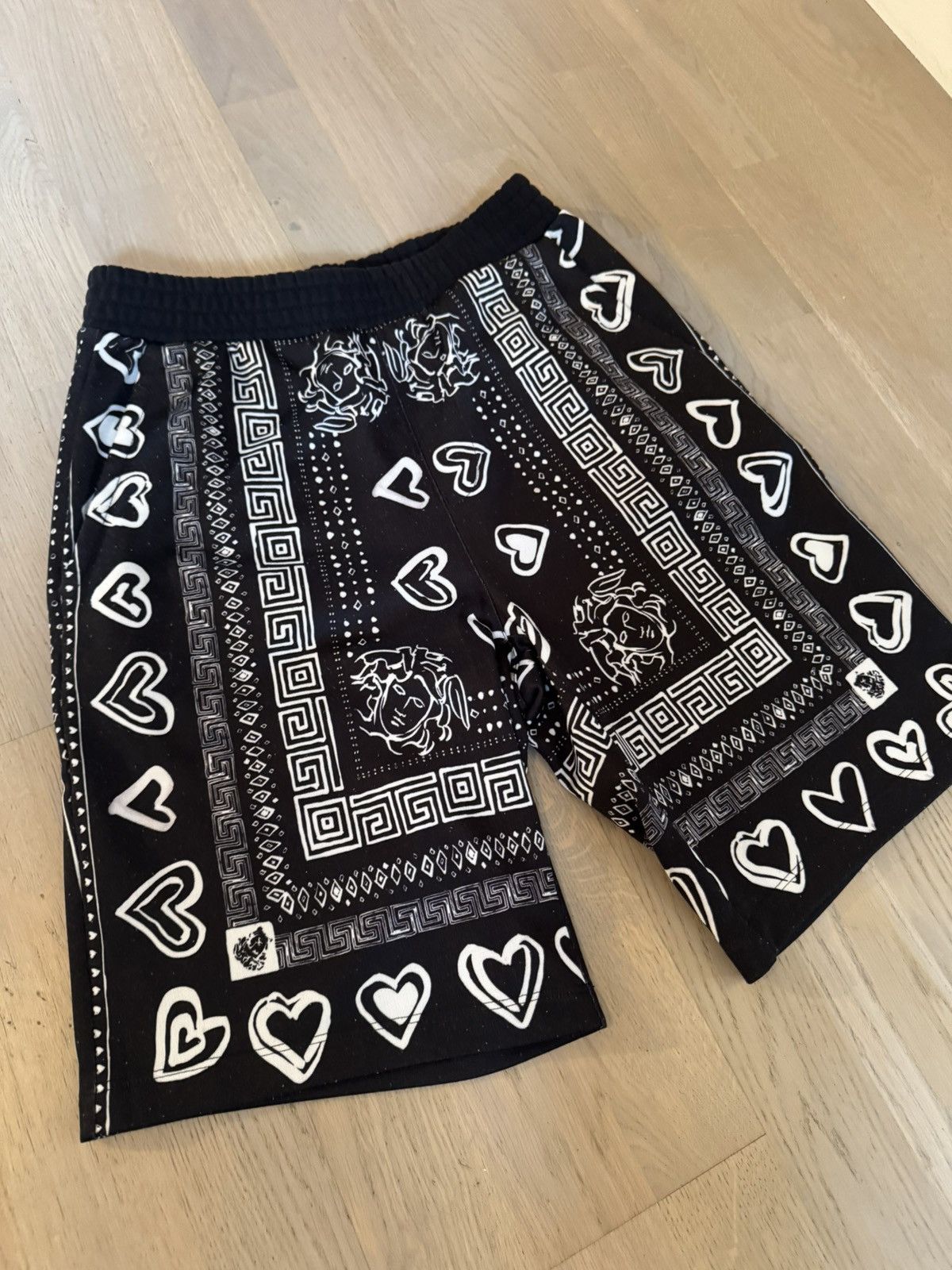 Versace VERSACE shorts STUDY REAL TAPE MEASUREMENTS IN PHOTOS sz S Size US 30 / EU 46 - 1 Thumbnail