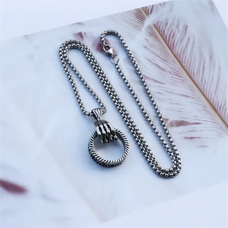Jewelry × Other Creative Skeleton Grasp Ring Ring Pendant Necklace Size ONE SIZE - 2 Thumbnail