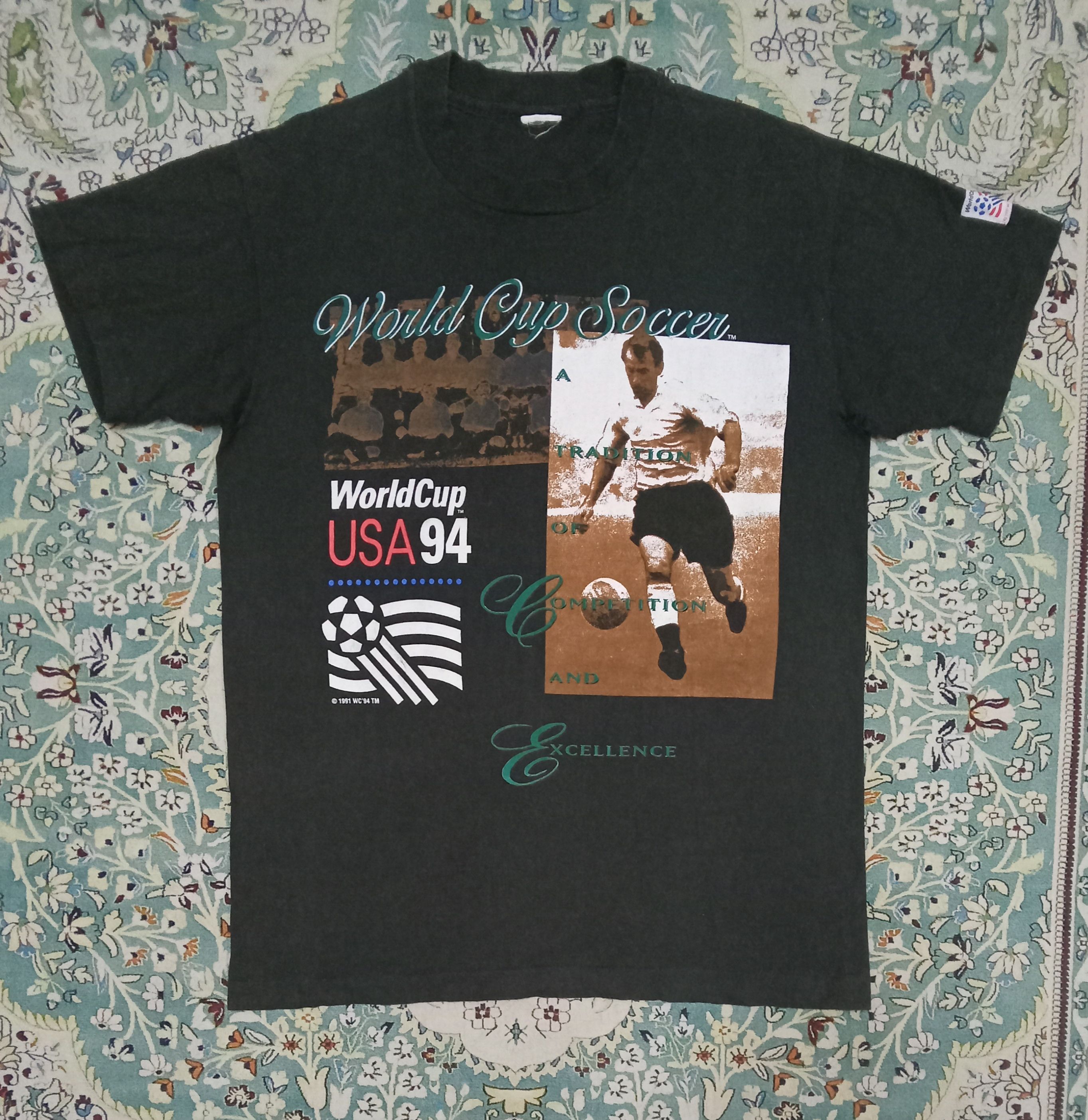 Vintage Vintage World Cup USA 94 Rare Design T Shirt Size US L / EU 52-54 / 3 - 1 Thumbnail