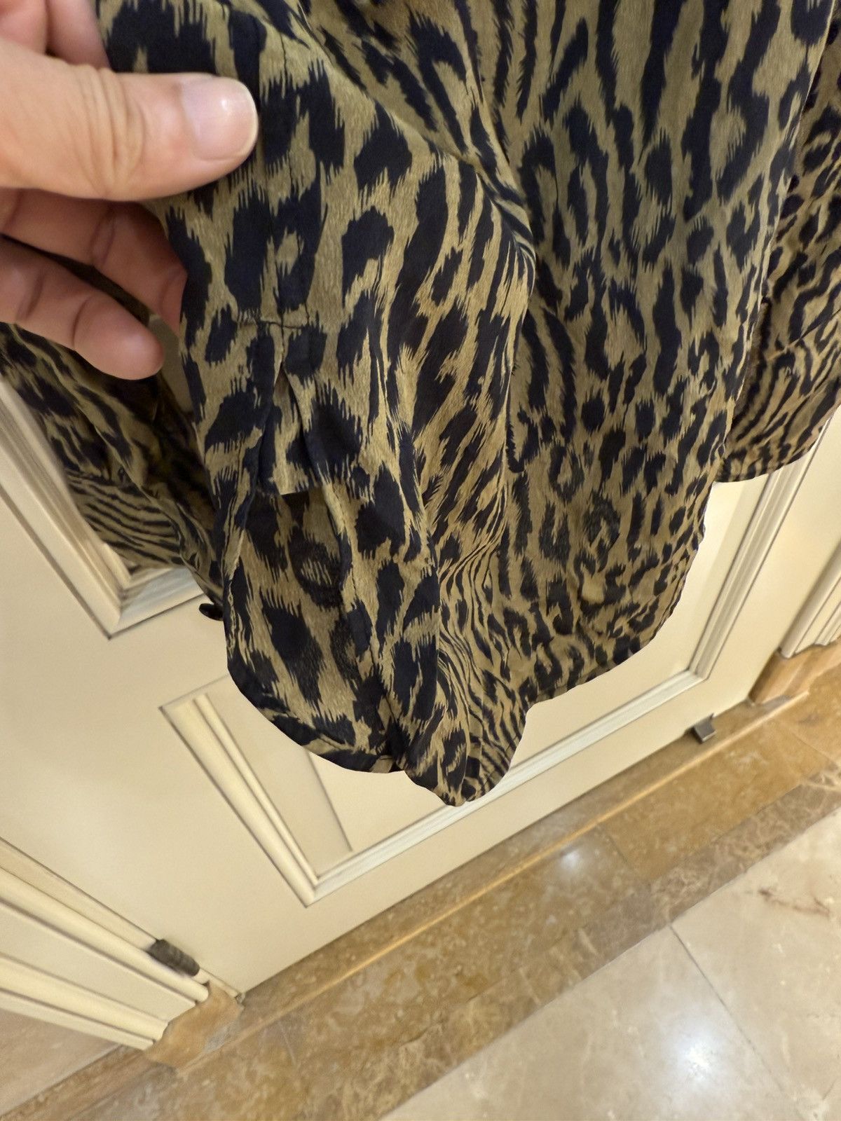 Saint Laurent Paris Leopard print silk shirt size 39 Size US M / EU 48-50 / 2 - 12 Thumbnail