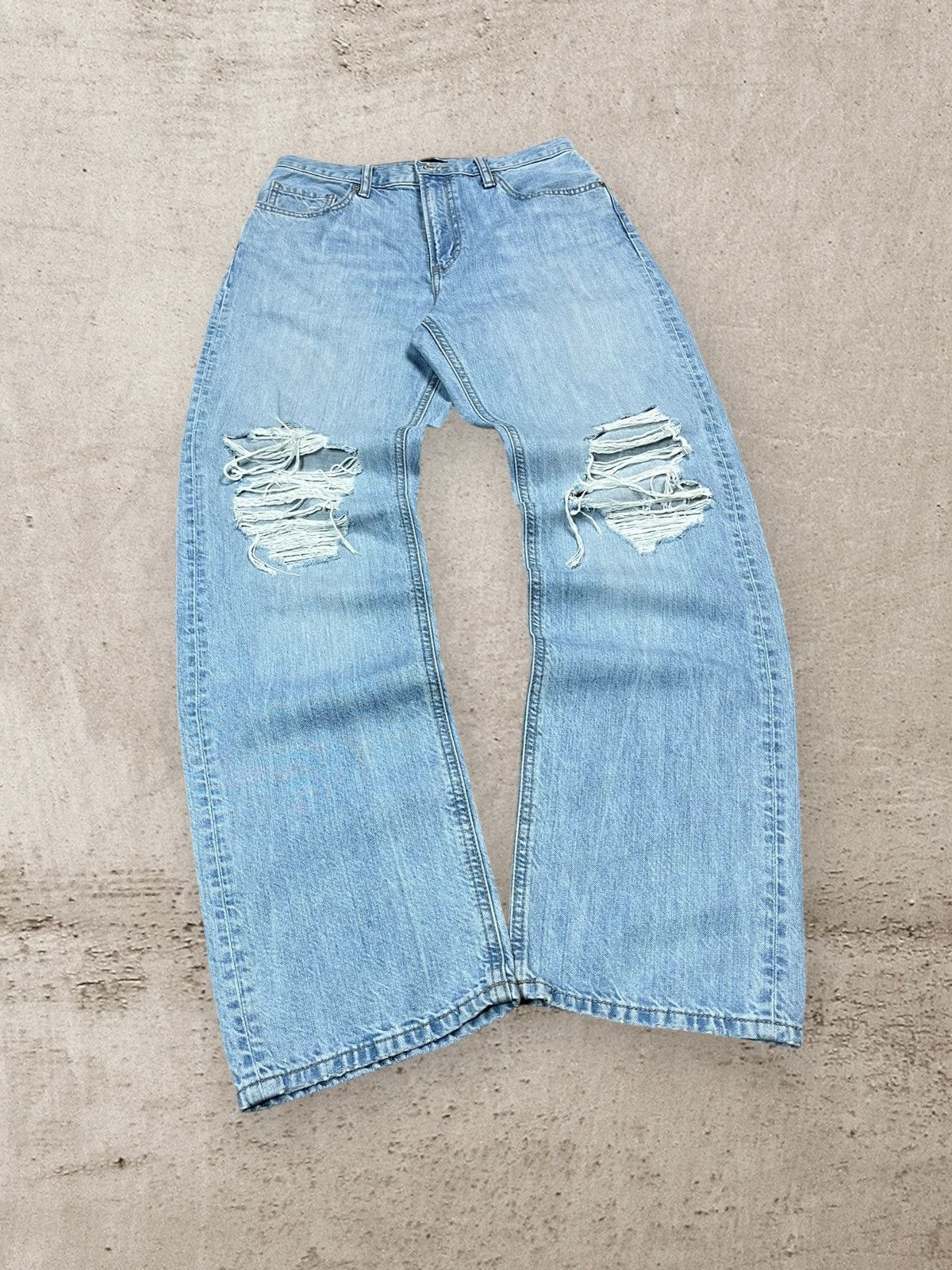Japanese Brand Uniqlo Distressed Reguler Fit Jeans Pants Baby Blue 27w @204 Size US 30 / EU 46 - 2 Thumbnail