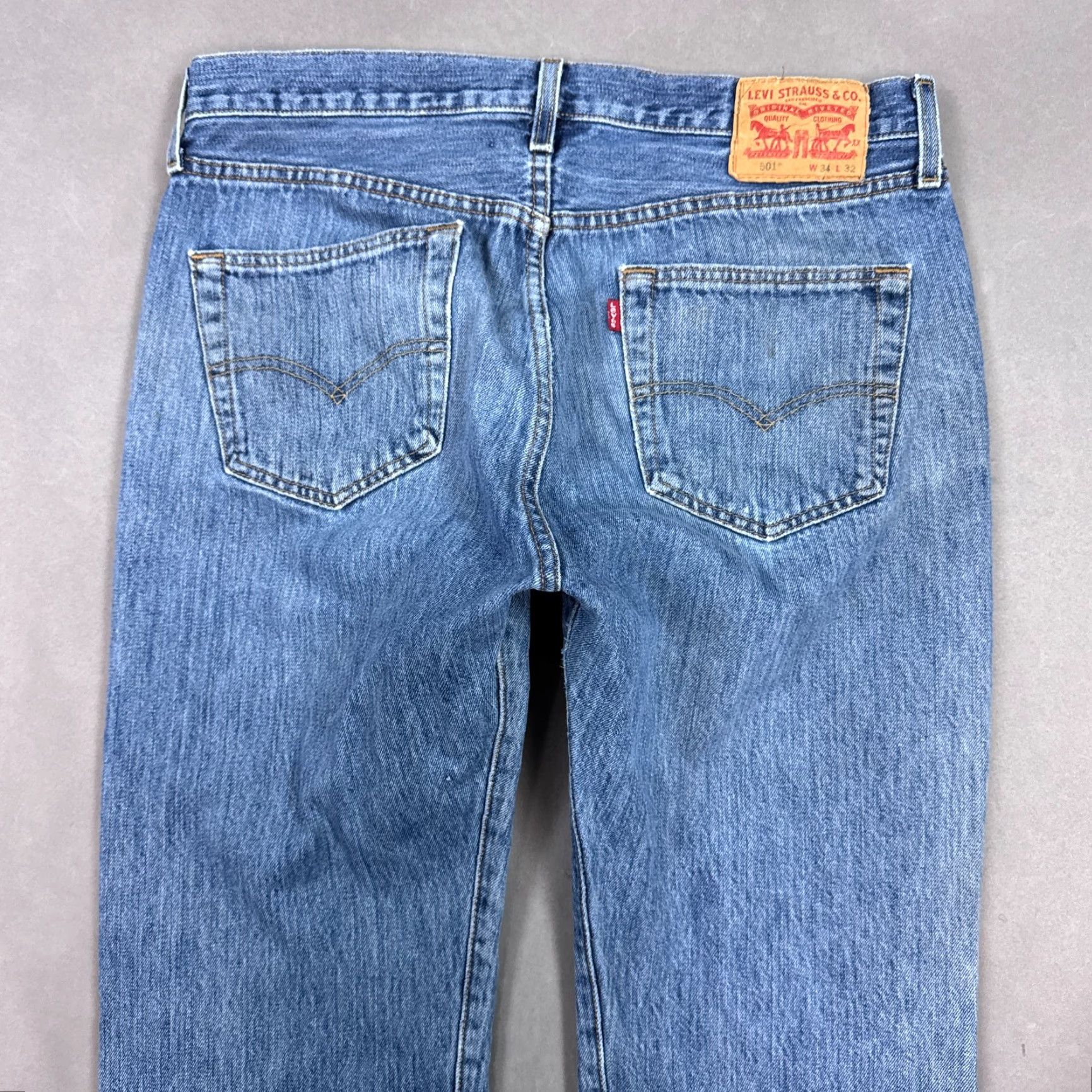 Levi's VINTAGE Levi's 501 Jeans Mens 34x32 Blue Distressed Button Fly Denim Pants Classic Straight Regular 34 Blue Mens Size US 34 / EU 50 - 5 Thumbnail