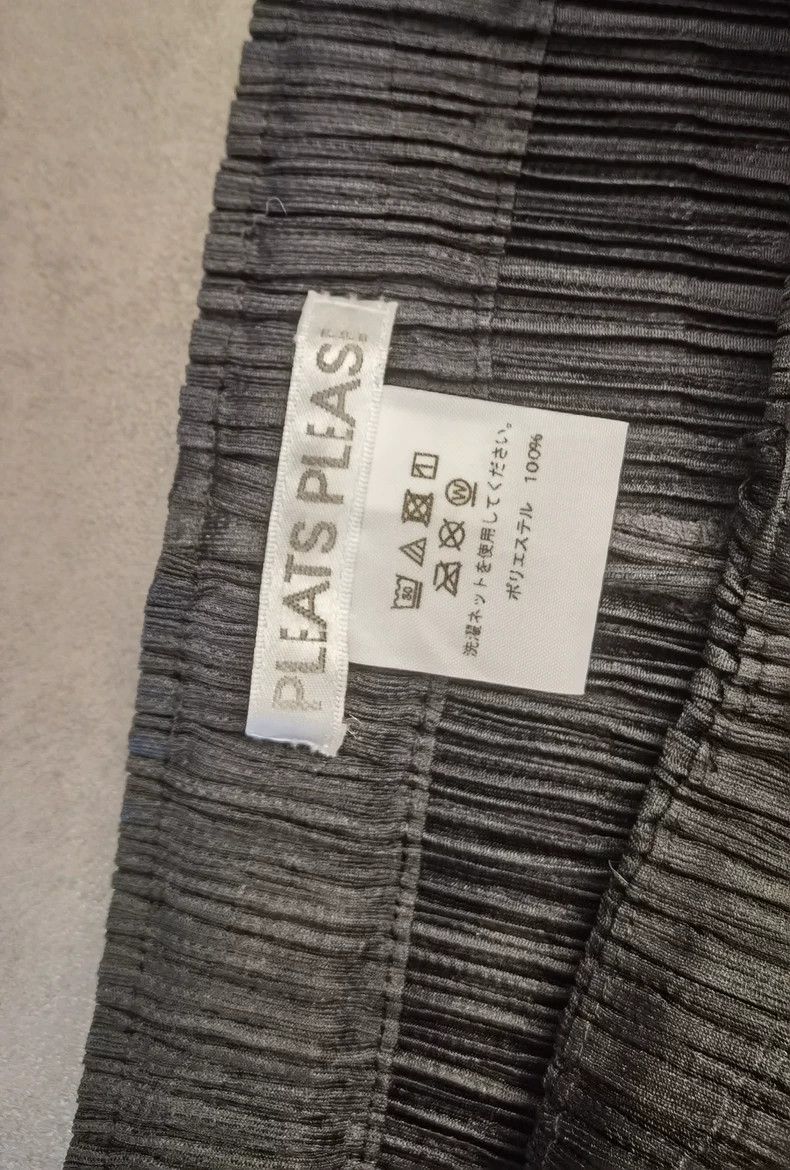 Issey Miyake Issey Miyake size:3 Black pleated trousers Size 22" - 3 Thumbnail