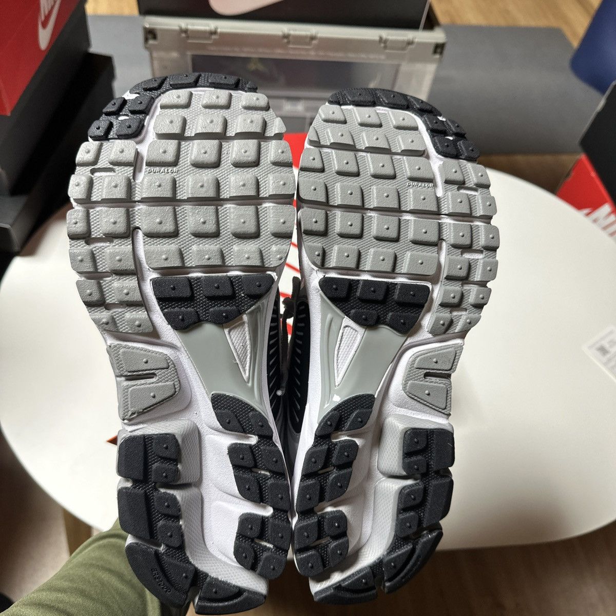 *NEW* Size 10.5 Men, 12 Wmn- Nike Vomero 5 SE Dark Grey