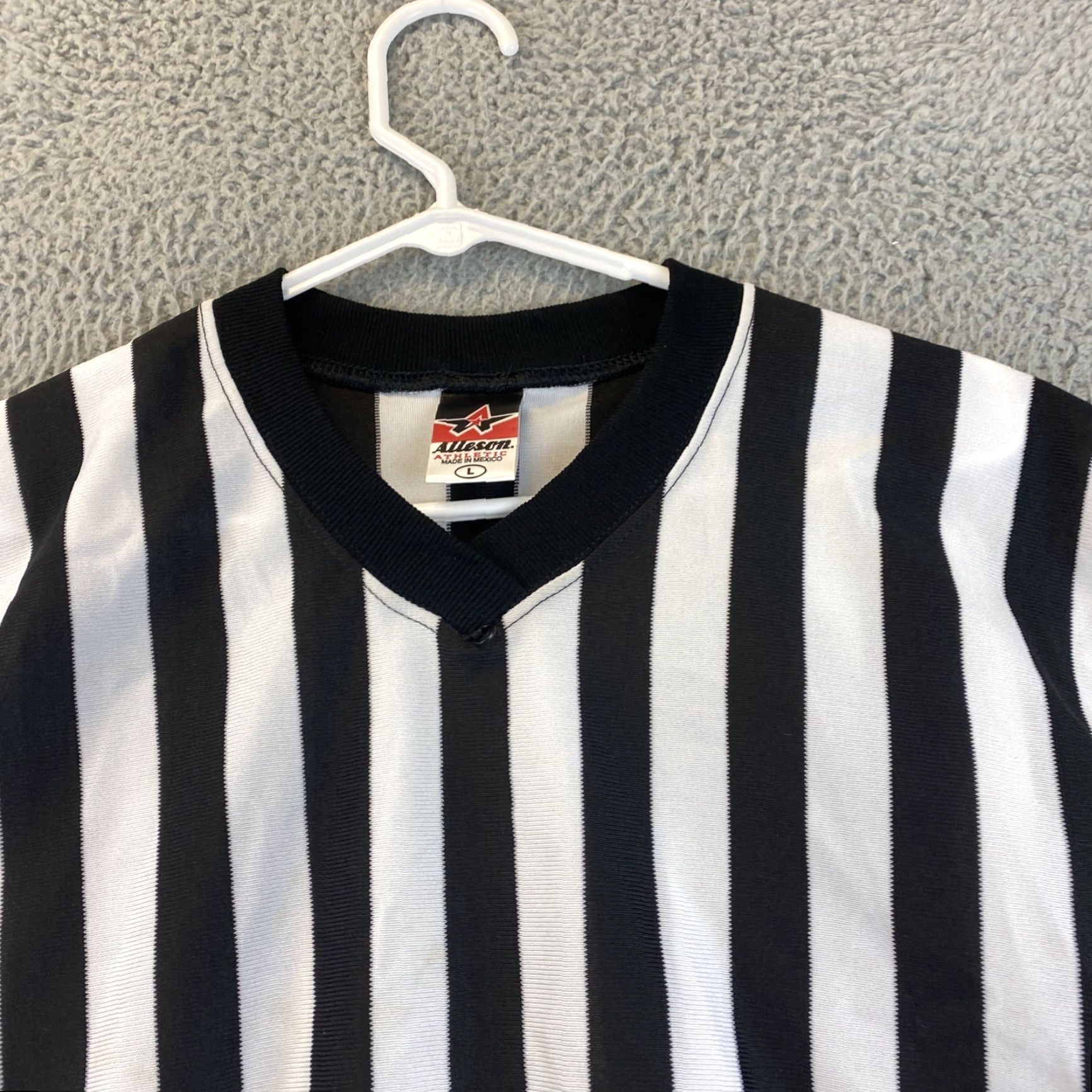 Vintage **Alleson Athletic Mens L Black V-Neck Sports Shirt Jersey** User: **Alleson Athletic Mens L Black V-Neck Jersey Shirt** Size US L / EU 52-54 / 3 - 2 Thumbnail
