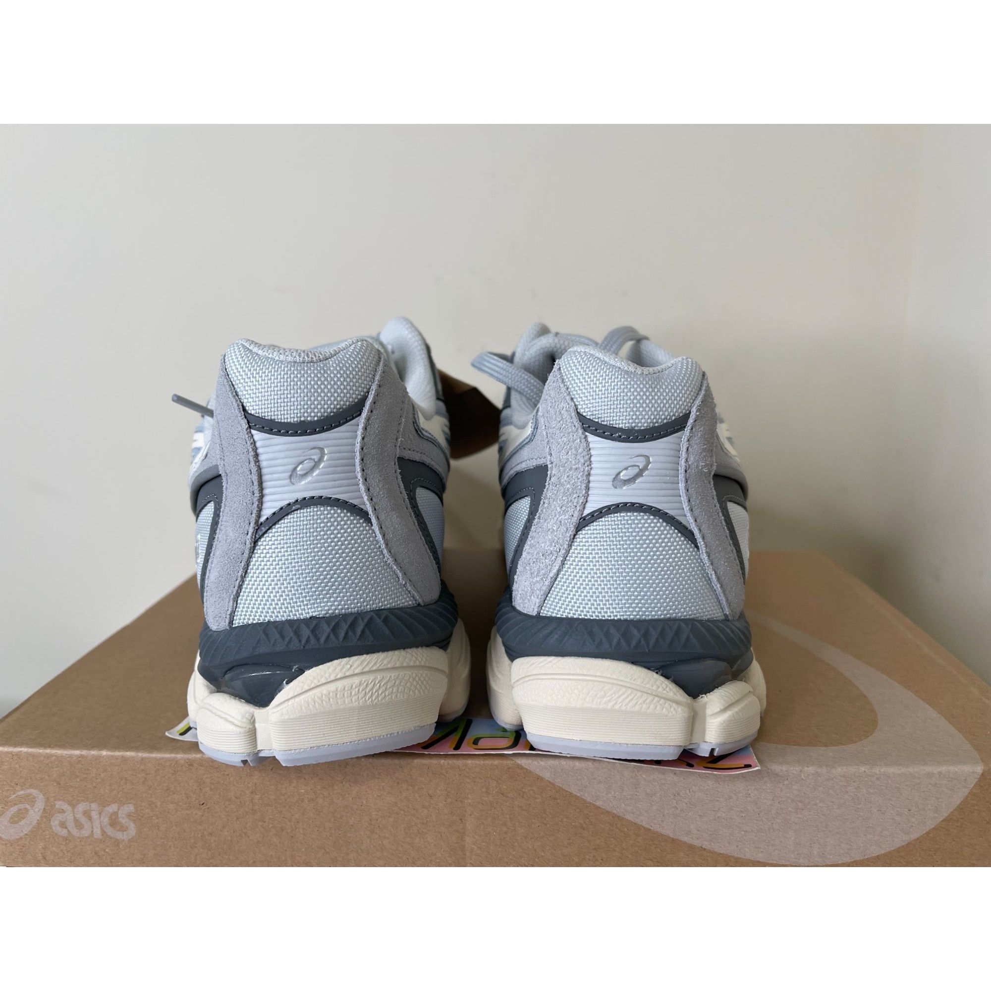 Asics Asics Gel NYC 2055 Glacier Grey Cream UNISEX WOMENS 7US Size US 7 / IT 37 - 4 Thumbnail