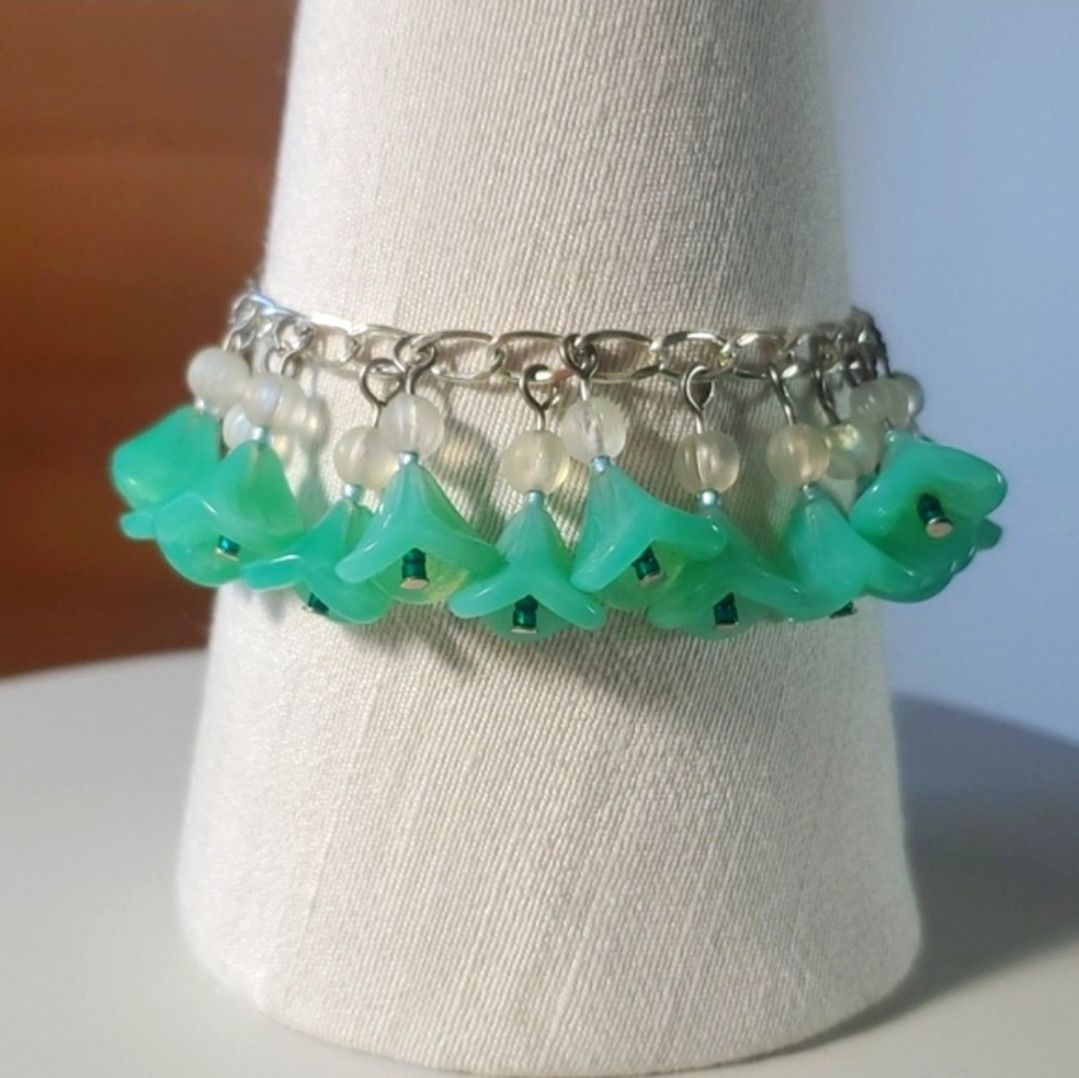 Handmade Charm Bracelet 6.5" Handmade Mint Phosphorus Green Flower Size ONE SIZE - 6 Thumbnail