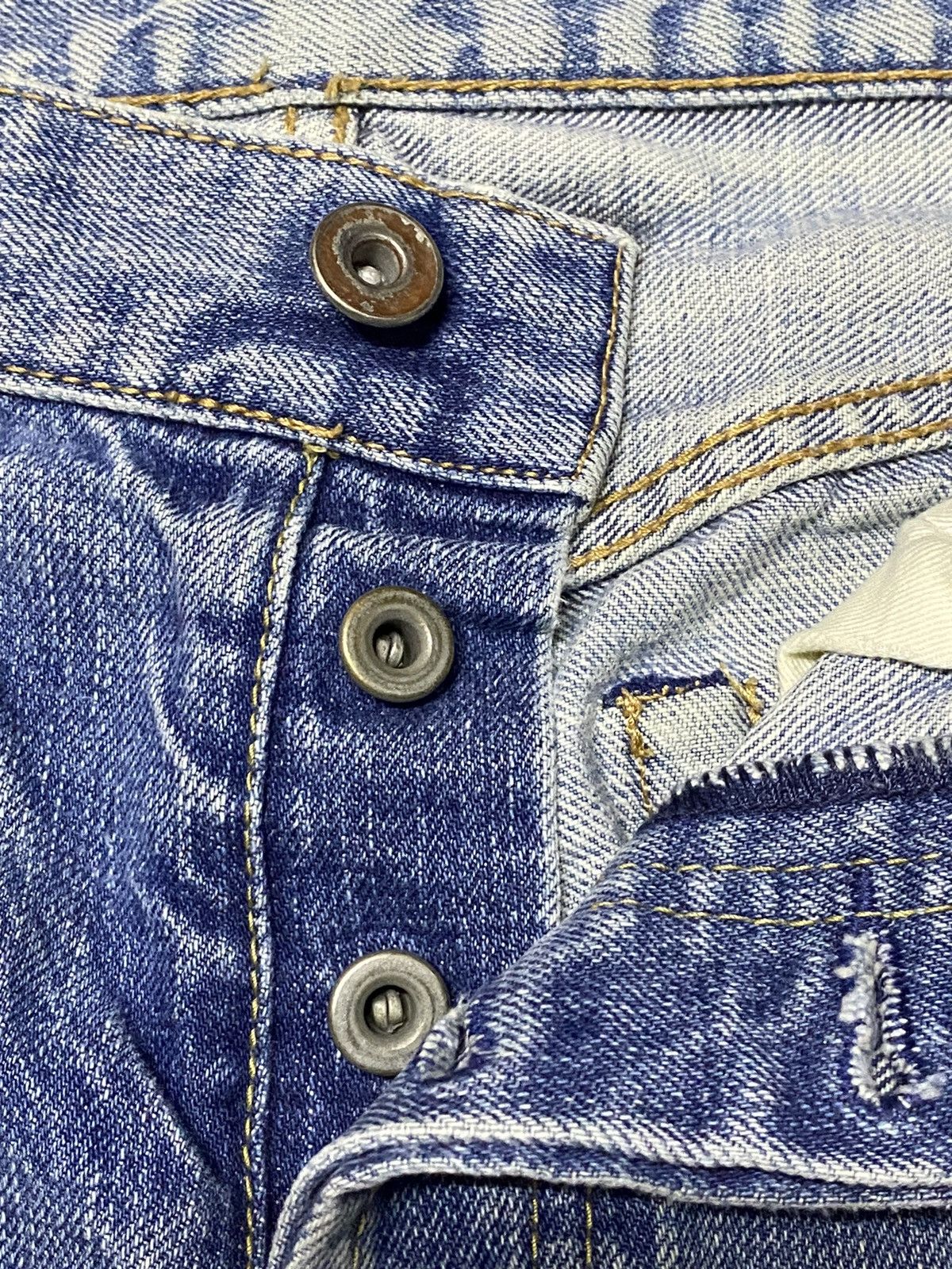 Japanese Brand Vintage Japanese Brand Light Wash Distressed Grunge Jeans Size US 31 - 16 Thumbnail