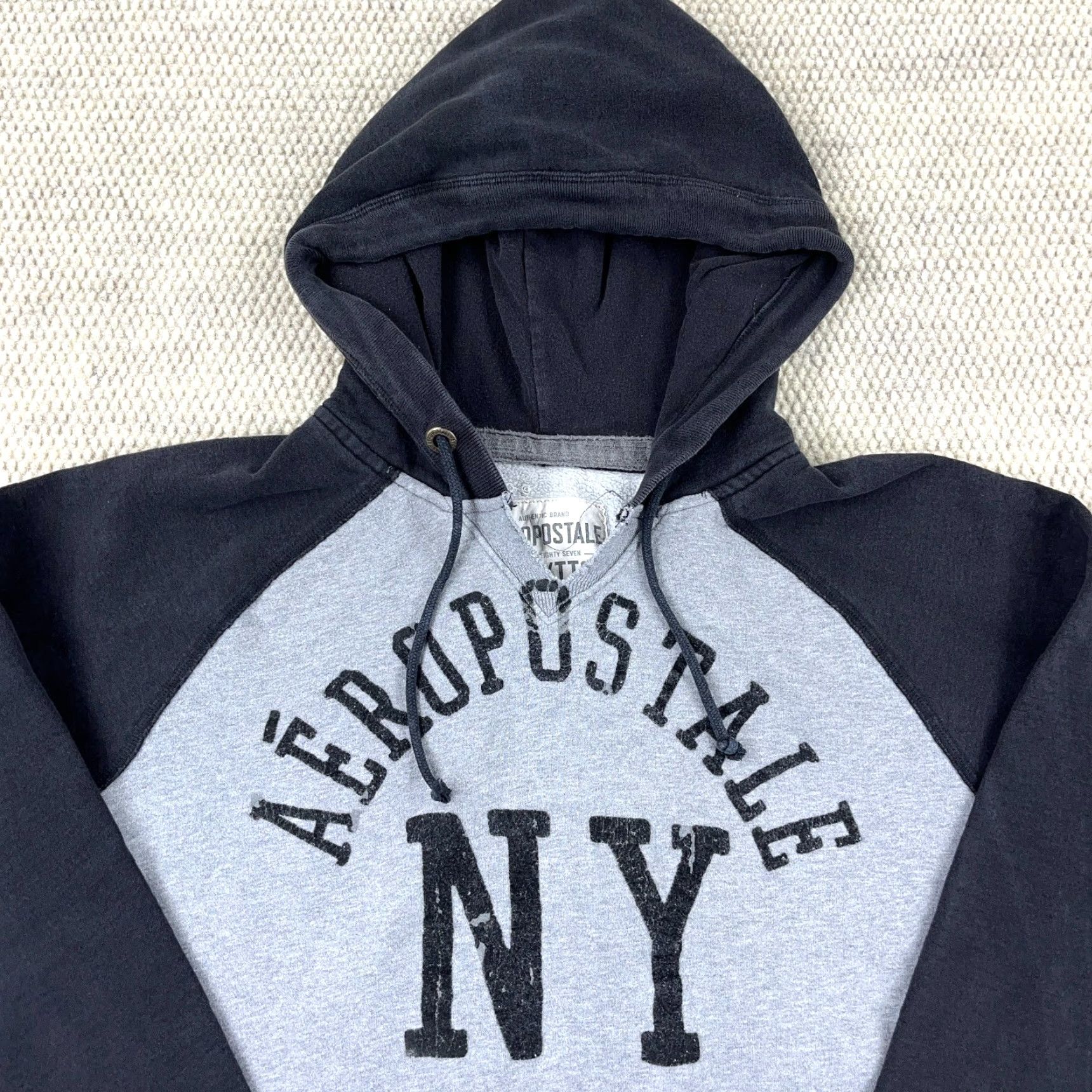Aeropostale VINTAGE Aeropostale Hoodie Mens 2XL Gray Black Sweatshirt 2000s Skate NYC Pullover Crew Neck Cotton Blend Fleece Logo Embroidered Size US XXL / EU 58 / 5 - 4 Thumbnail