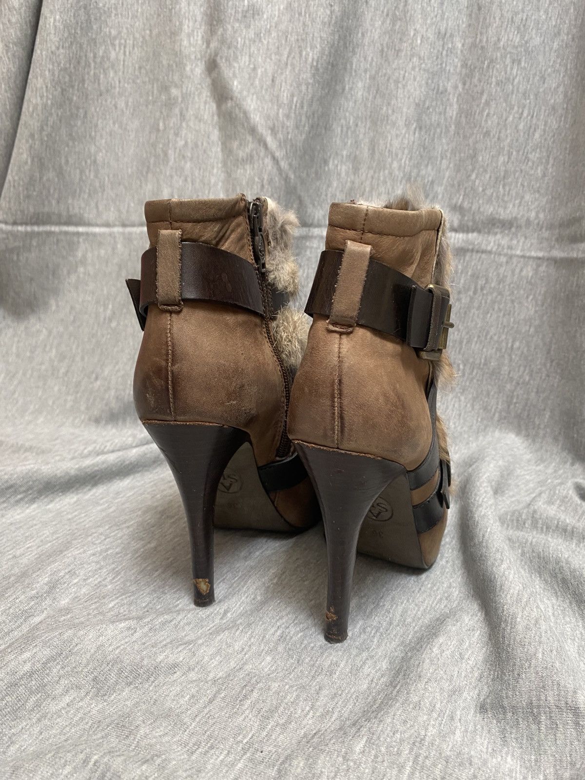 ASH High heels in genuine leather and furr bondage with buckles Size US 5 / IT 35 - 9 Thumbnail
