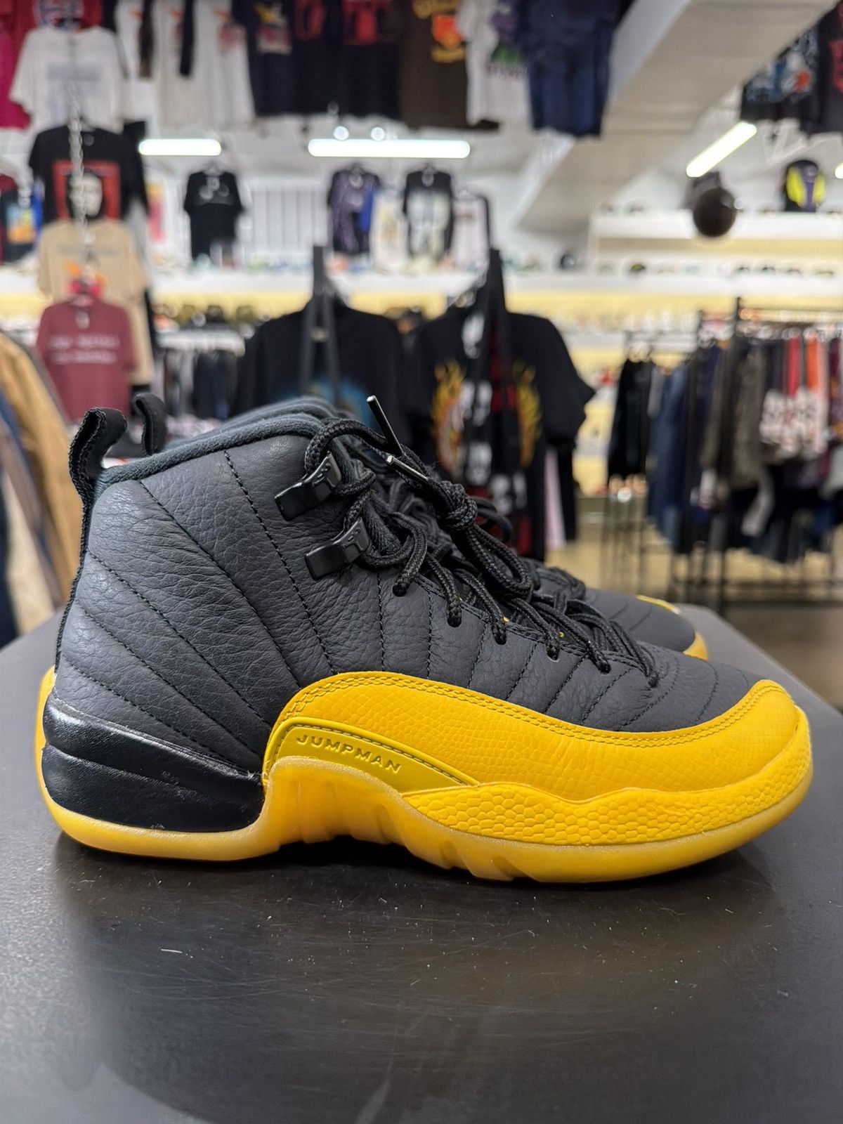 Jordan Brand Air Jordan 12 Black University Gold Size 4Y (2020) Size US 5 / EU 37 - 6 Thumbnail