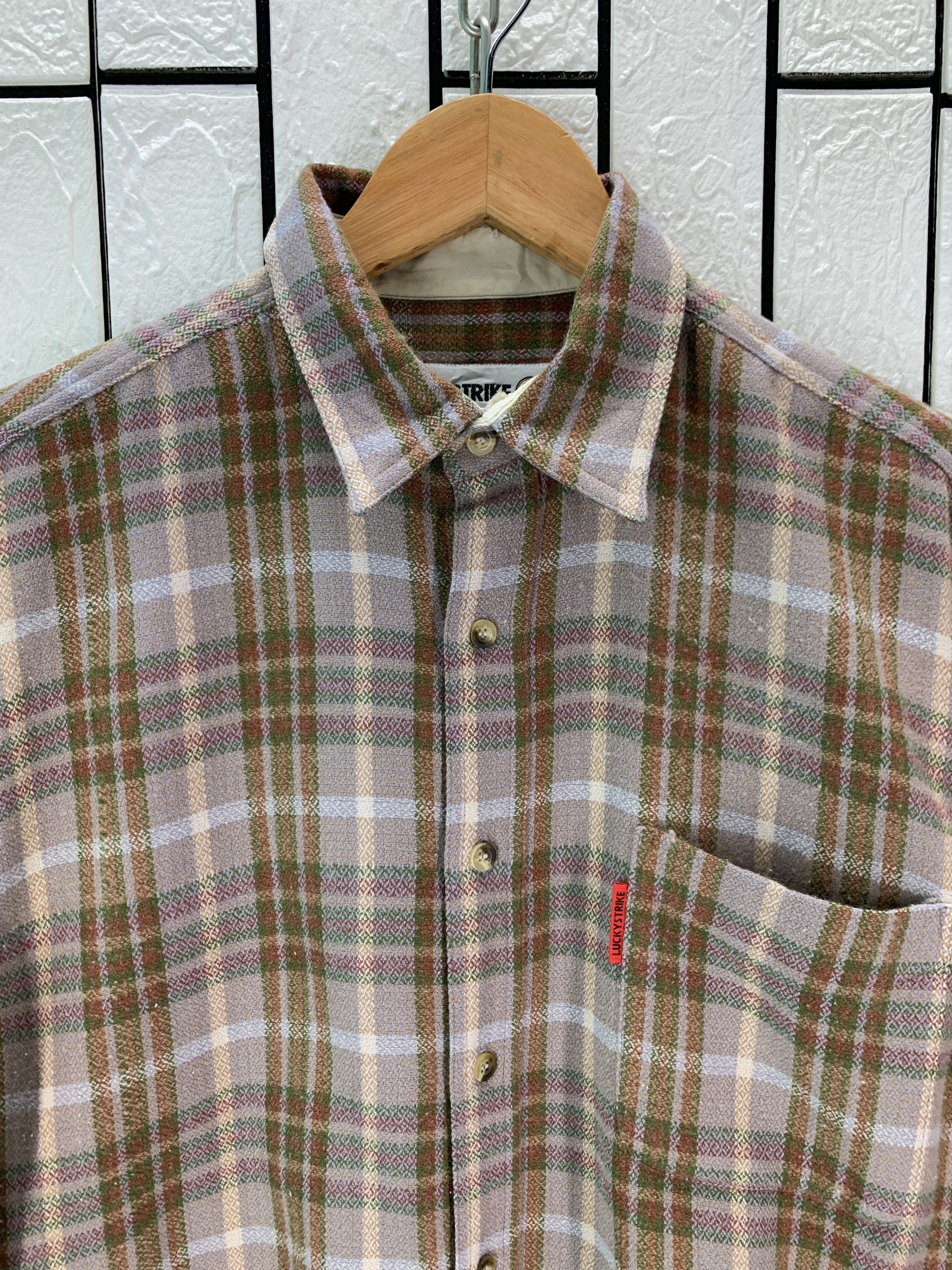 Vintage Vintage Lucky Strike Shirt Button Size US M / EU 48-50 / 2 - 3 Thumbnail