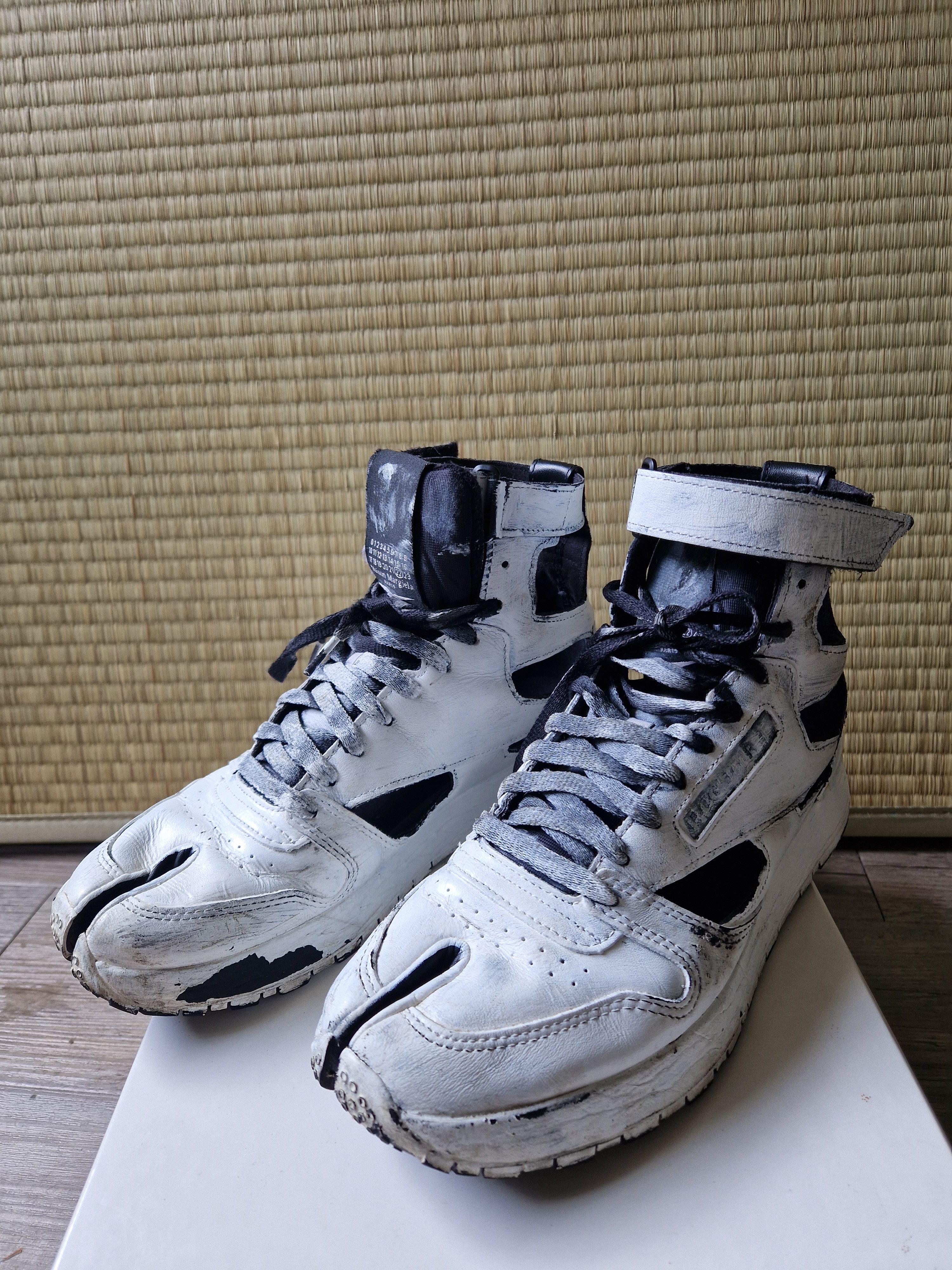 Maison Margiela × Reebok Reebok Classic Leather Tabi High Maison Margiela Bianchetto Size US 10 / IT 40 - 1 Thumbnail