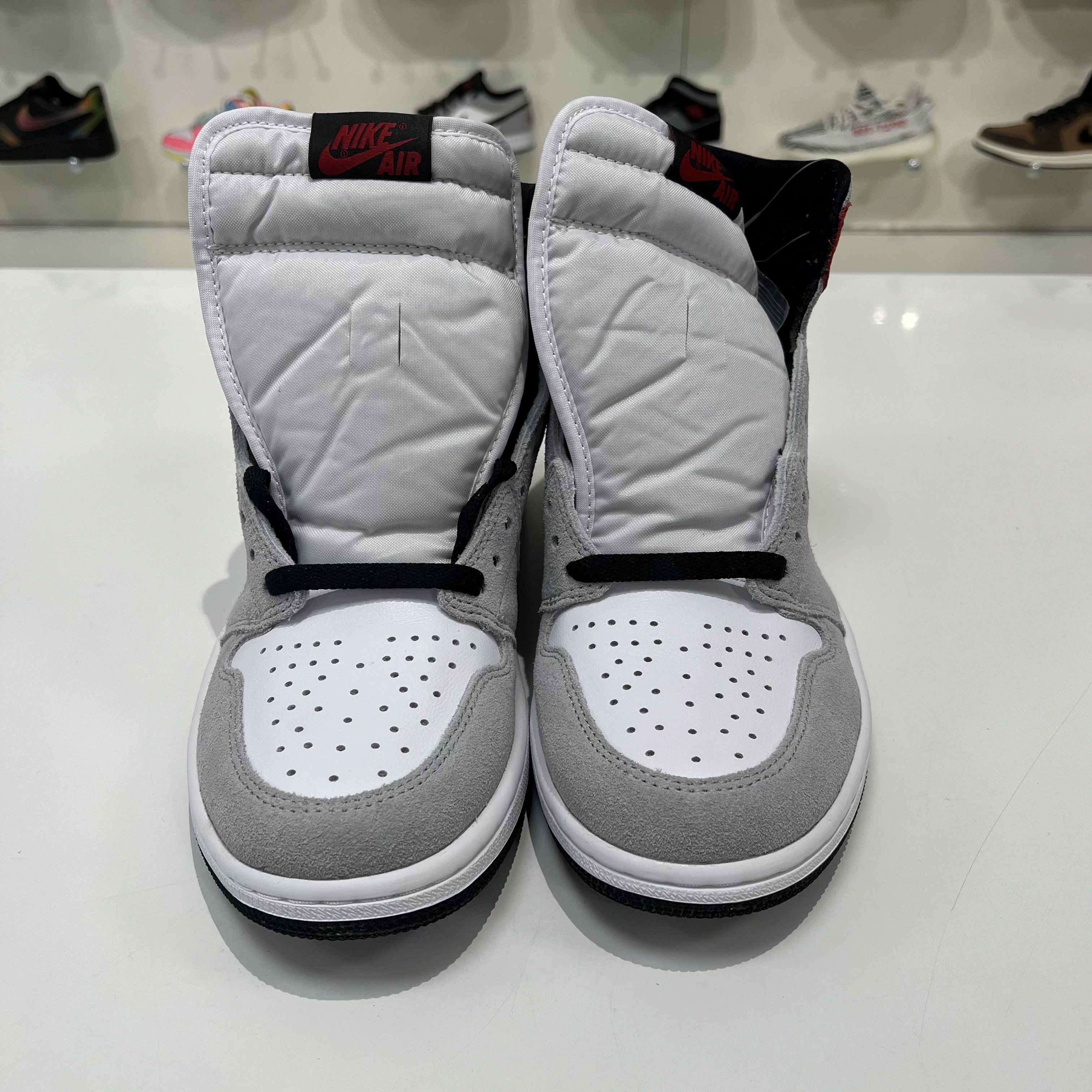 Nike Air Jordan 1 Retro High Light Smoke Grey Size US 12 / EU 45 - 5 Thumbnail