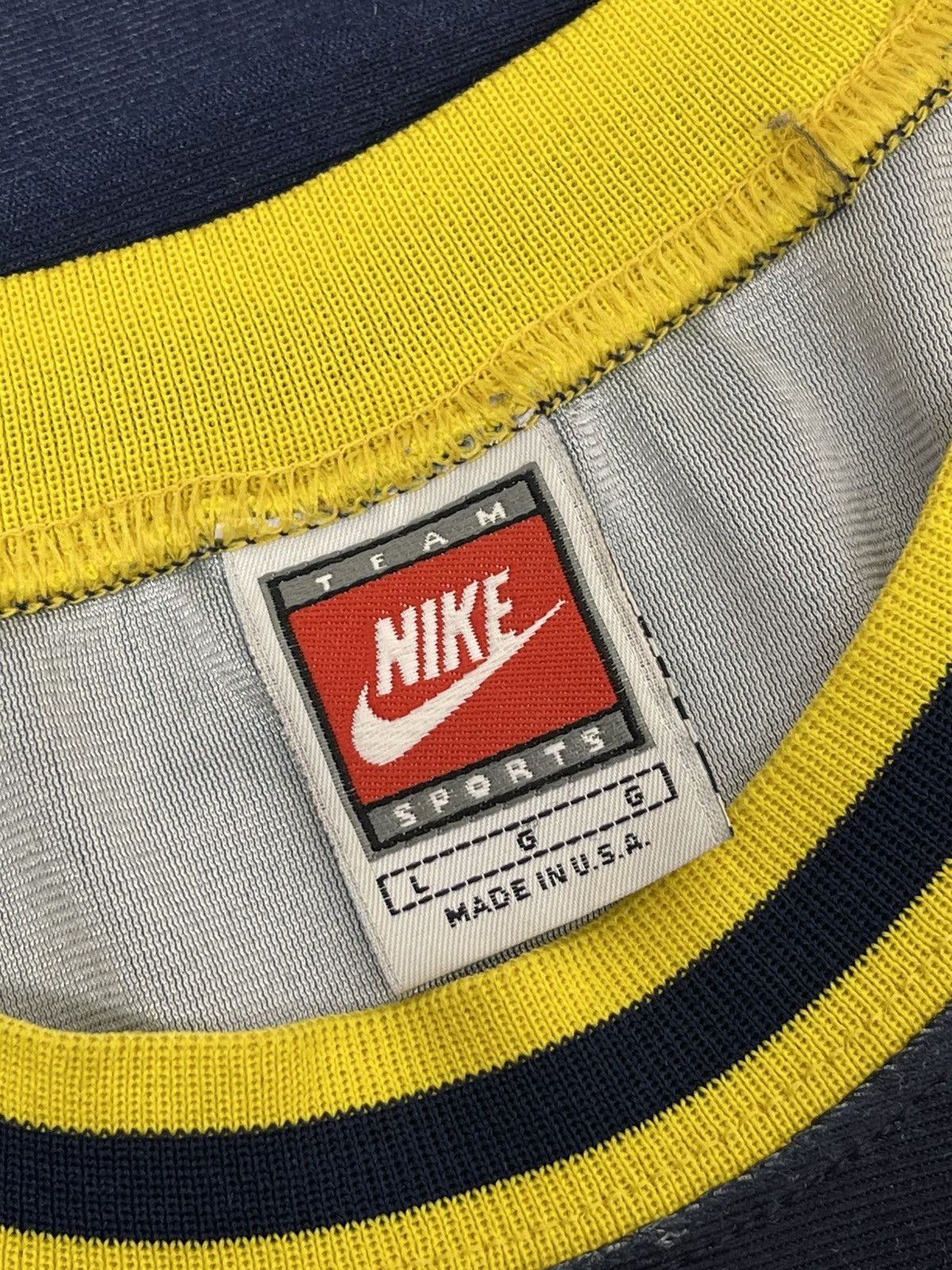 NBA × Nike × Vintage Vintage Y2k Nike NBA Michigan Jersey Size US L / EU 52-54 / 3 - 4 Thumbnail