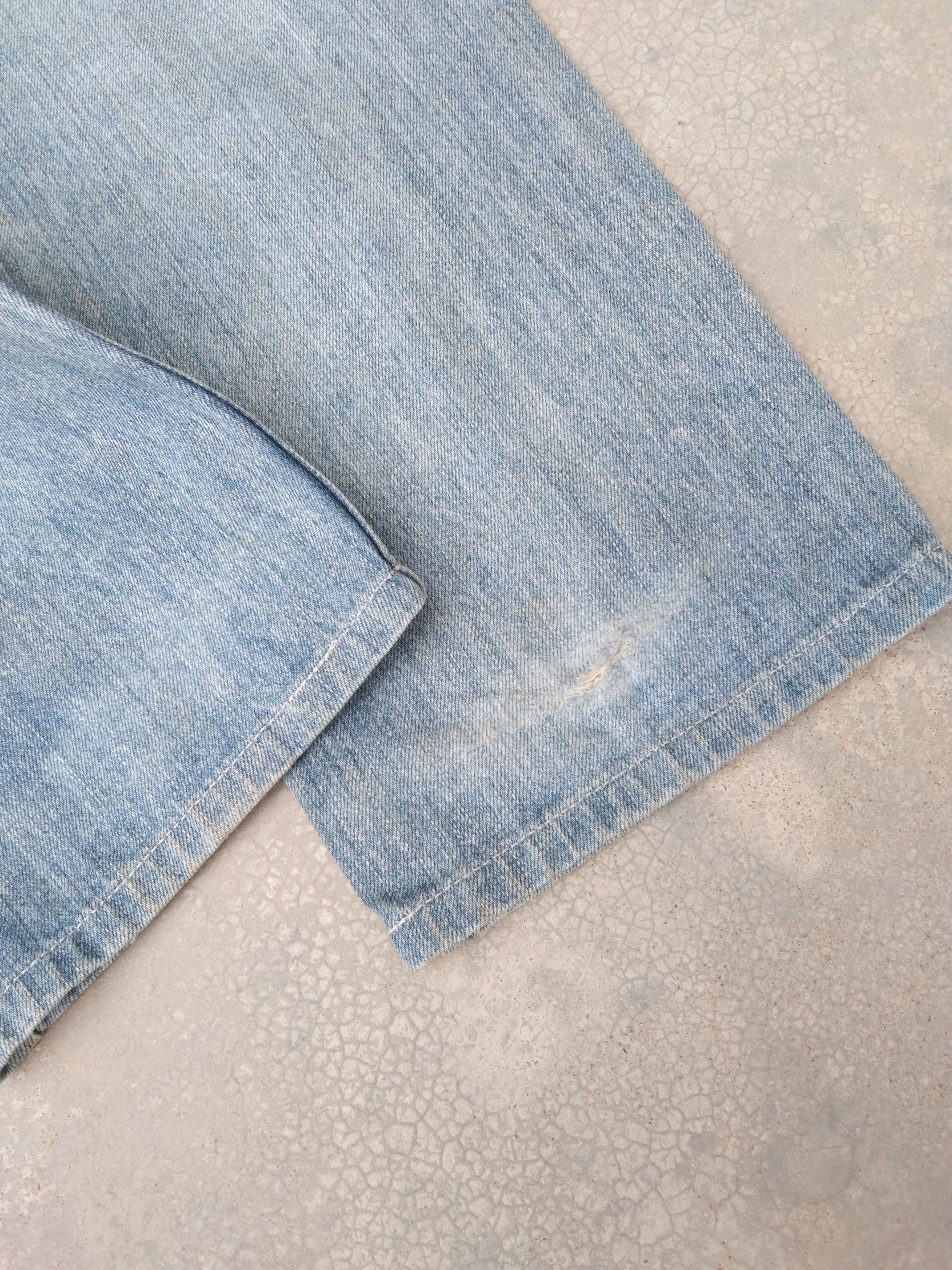 Jean × Levi's × Vintage Vintage Levis Jeans 519 Distressed Denim 30x31 Size US 30 / EU 46 - 3 Thumbnail
