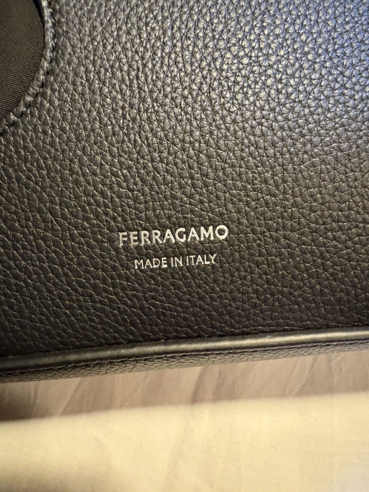 Salvatore Ferragamo Ferragamo cut-out leather/nylon crossbody bag. Size ONE SIZE - 4 Thumbnail