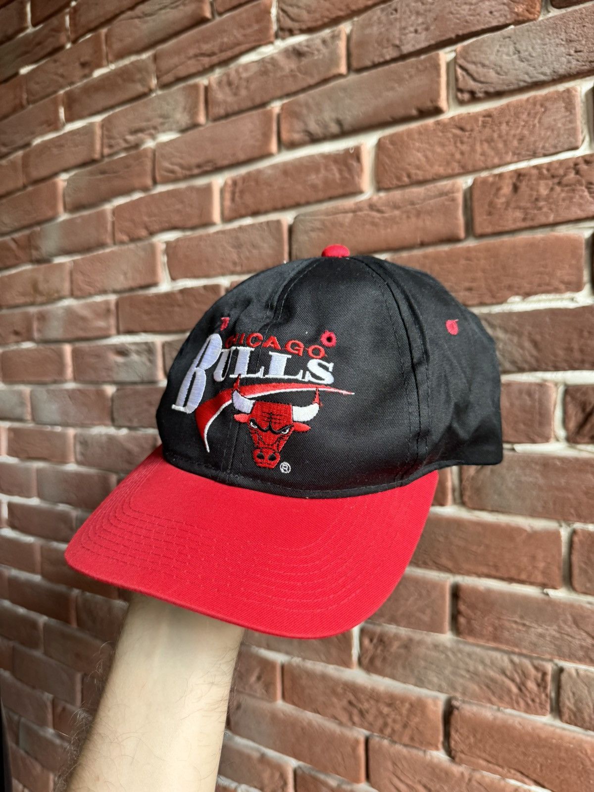 NBA × Vintage Chicago Bulls Vintage Hat Snapback NBA Red Black Print Rare Size ONE SIZE - 2 Thumbnail