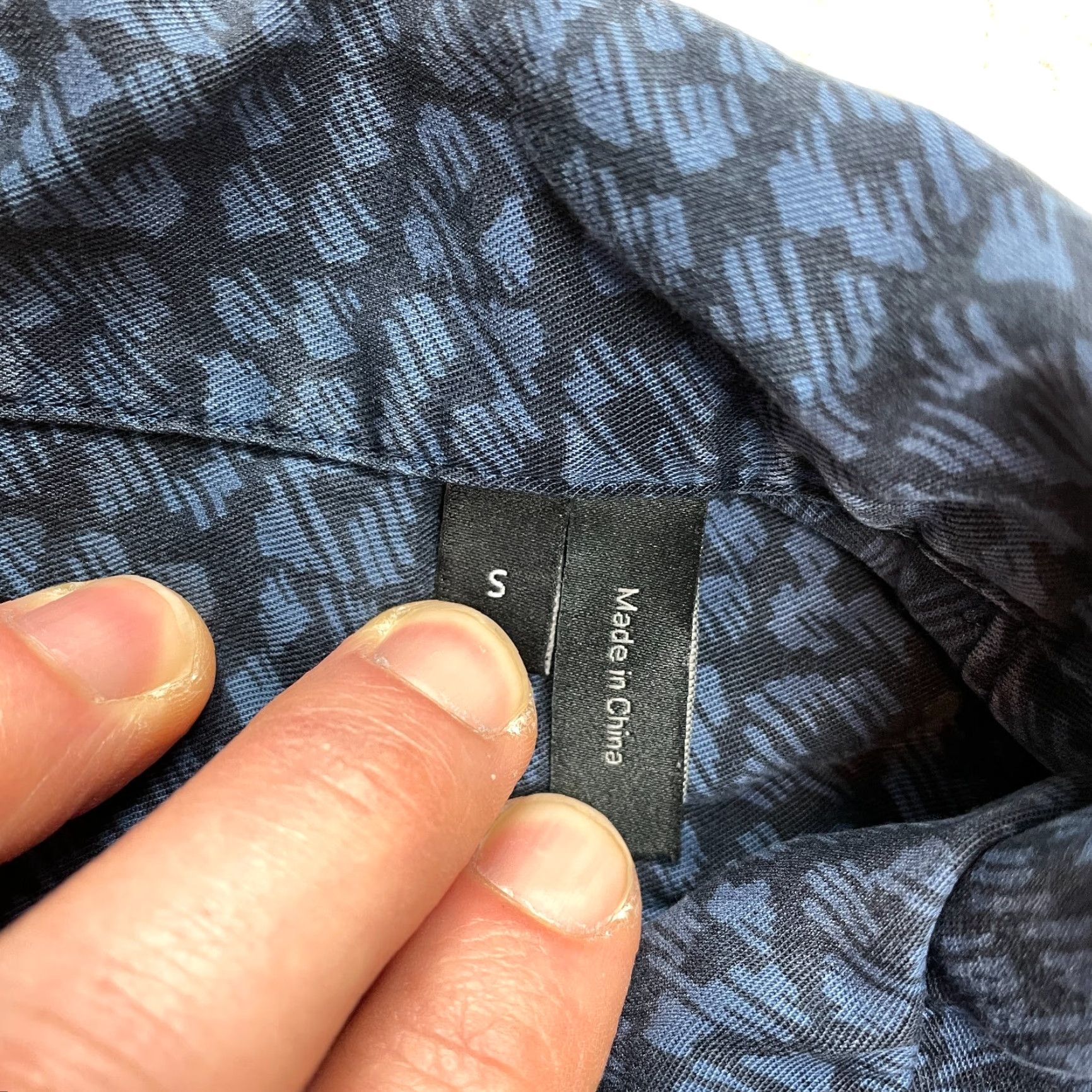 Theory Theory Button-Up Shirt Mens Small Blue Short Sleeve Collared Lyocell Top Adult Size US S / EU 44-46 / 1 - 3 Thumbnail