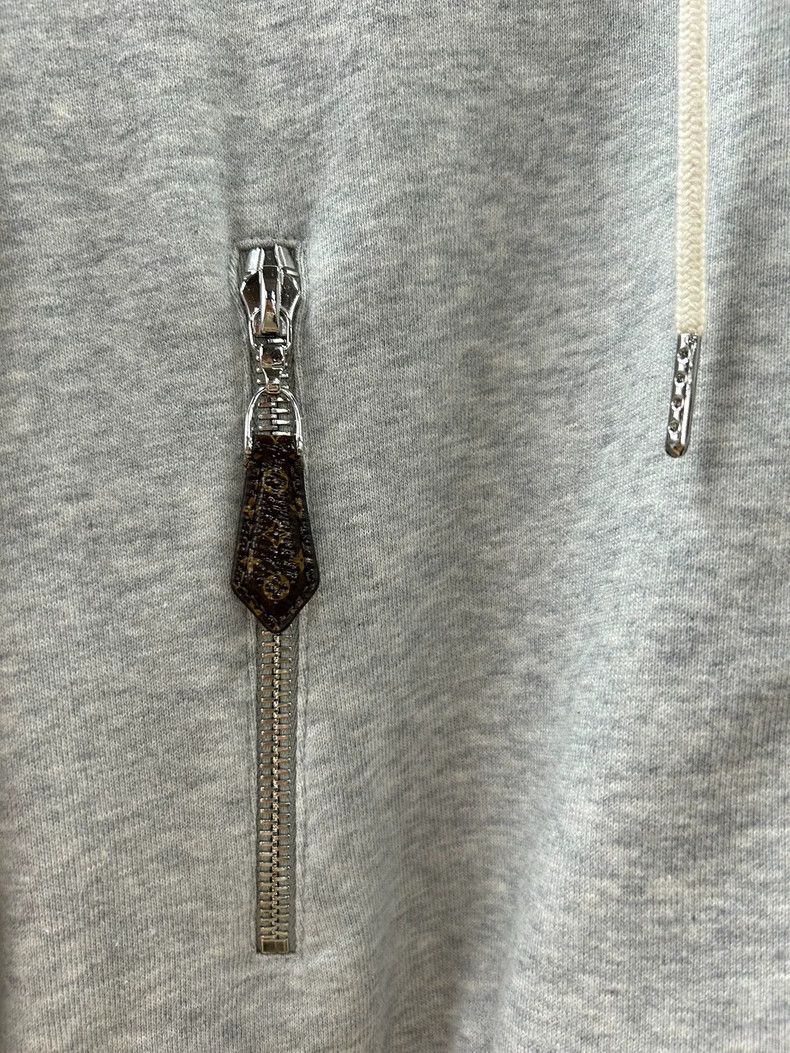 Louis Vuitton Louis Vuitton Gray Globe Logo Zip Hoodie Jacket Size US XS / EU 42 / 0 - 3 Thumbnail