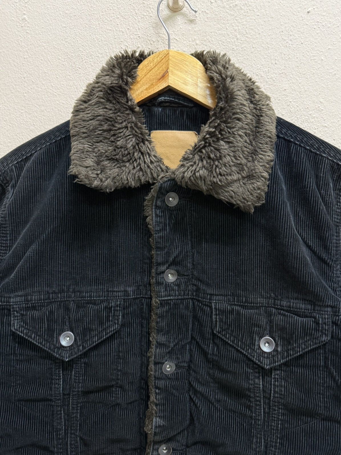 UNIQLO FAUX FUR DONUT BUTTON CUDROY JACKET
