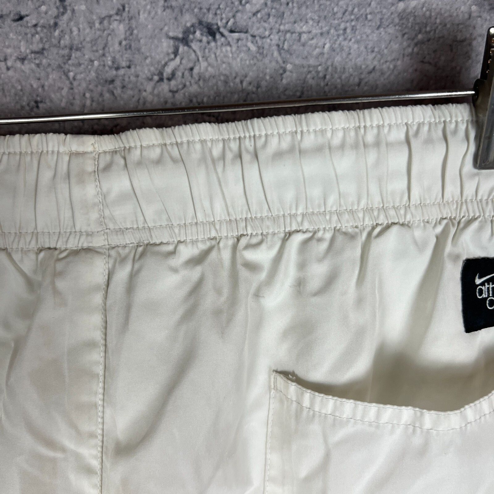 Nike Nike Shorts Men's Size L White ` Size US 34 / EU 50 - 11 Thumbnail