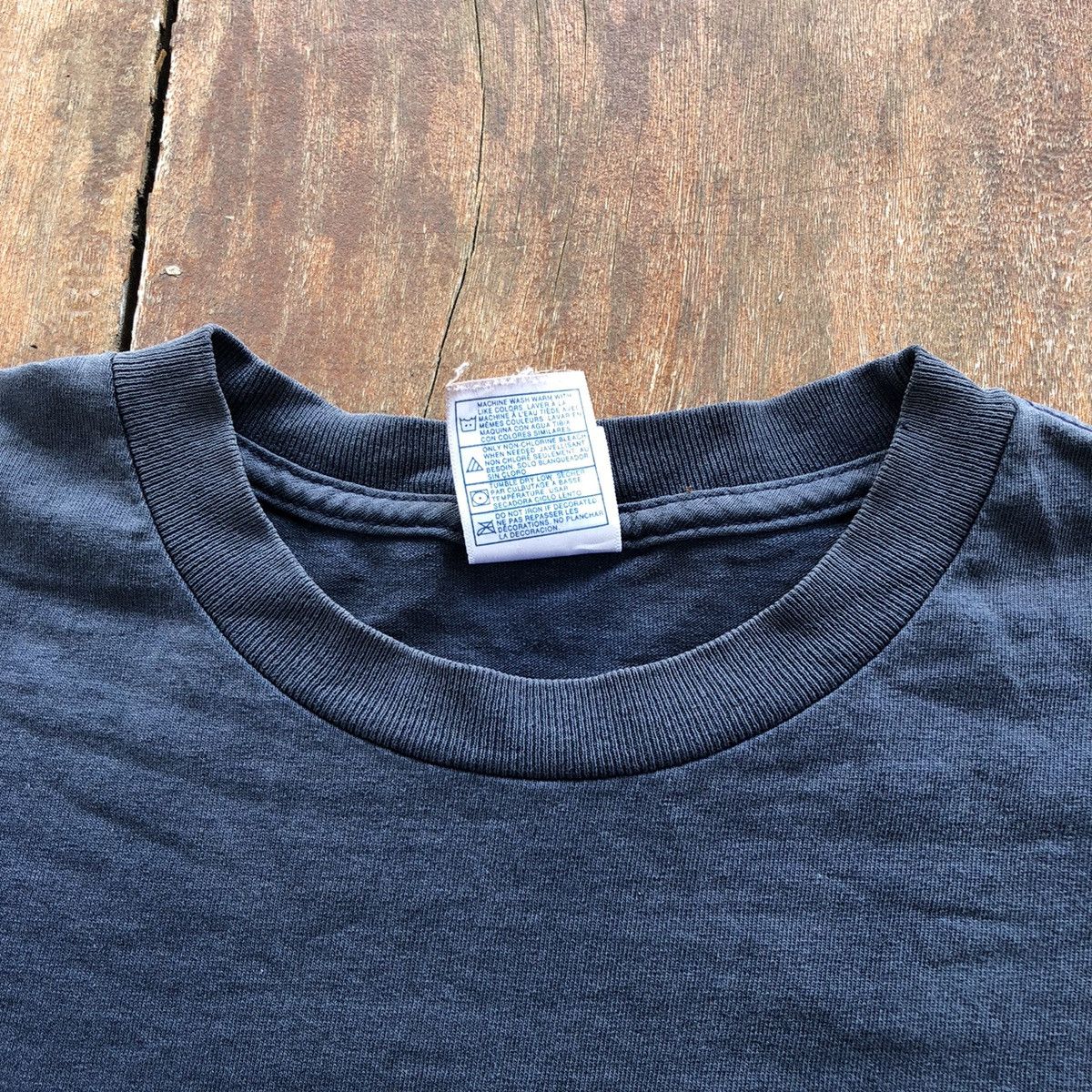 Vintage Vintage Thrashed Faded Hawaii Surfing T Shirt Size US M / EU 48-50 / 2 - 4 Thumbnail