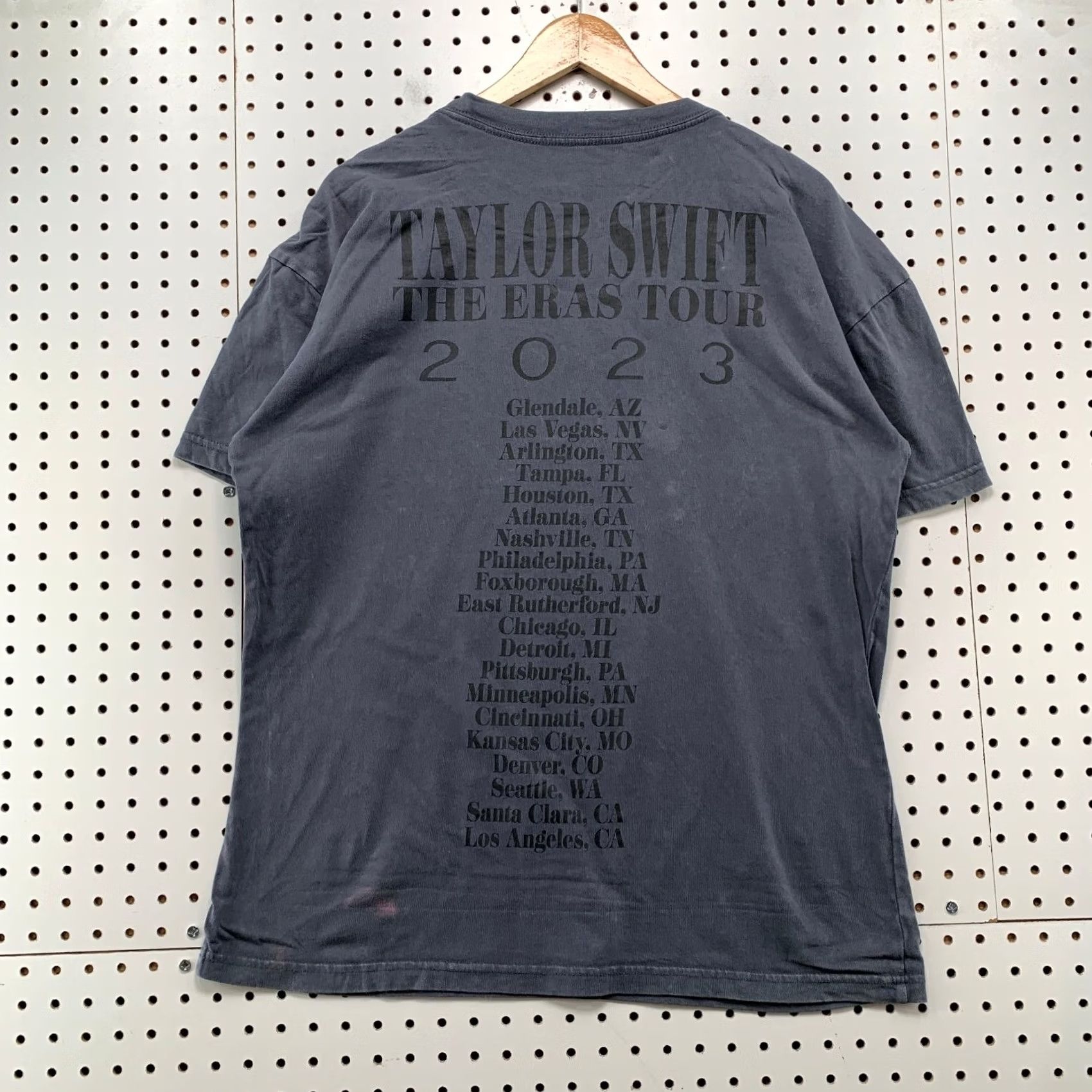 Vintage Taylor Swift Eras Tour Shirt Mens Large Gray 2023 Swifty Tour Pop Music Size US L / EU 52-54 / 3 - 2 Thumbnail
