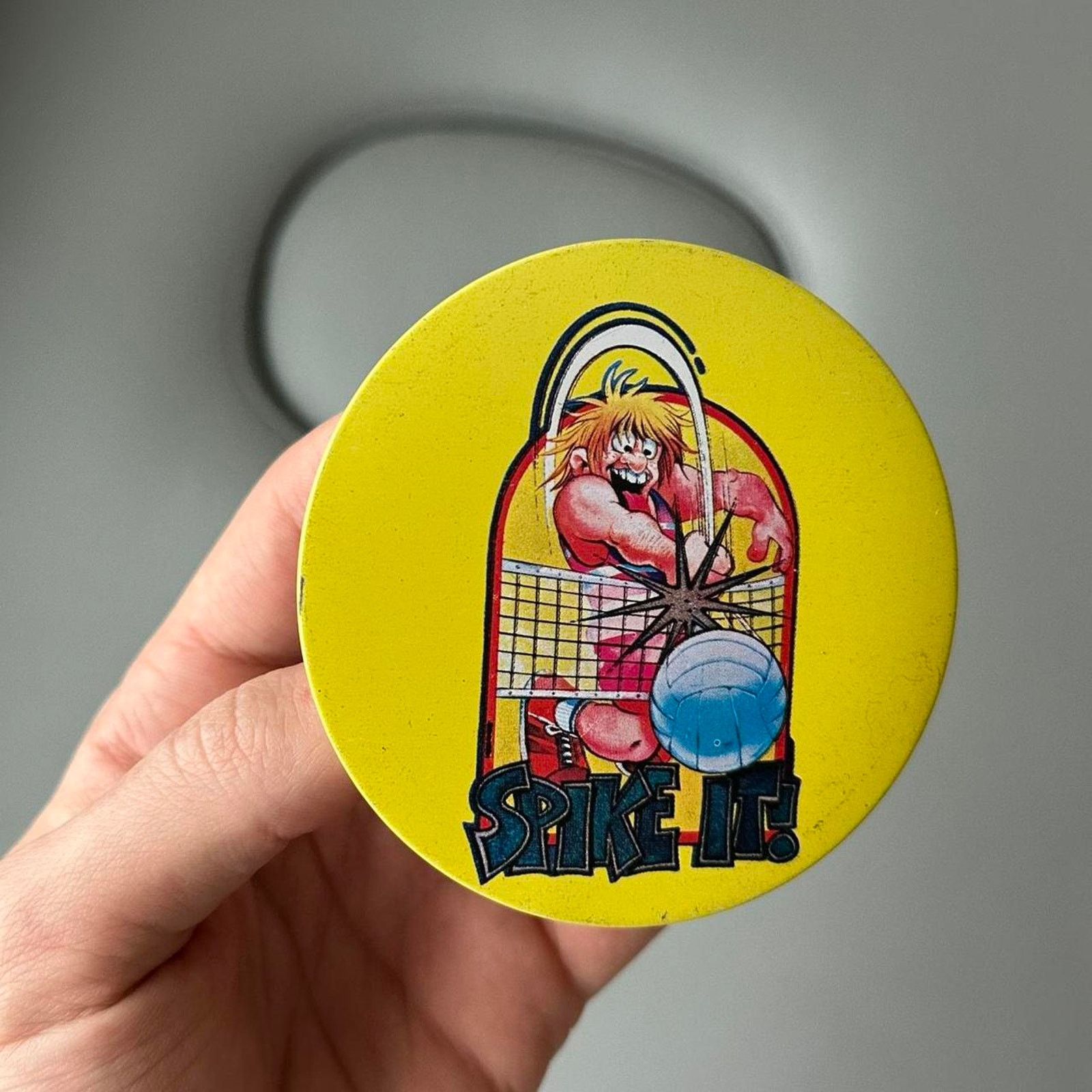 Vintage Vintage 60s 70s Cartoon Big Round Yellow Metal Button Pin Size ONE SIZE - 3 Thumbnail