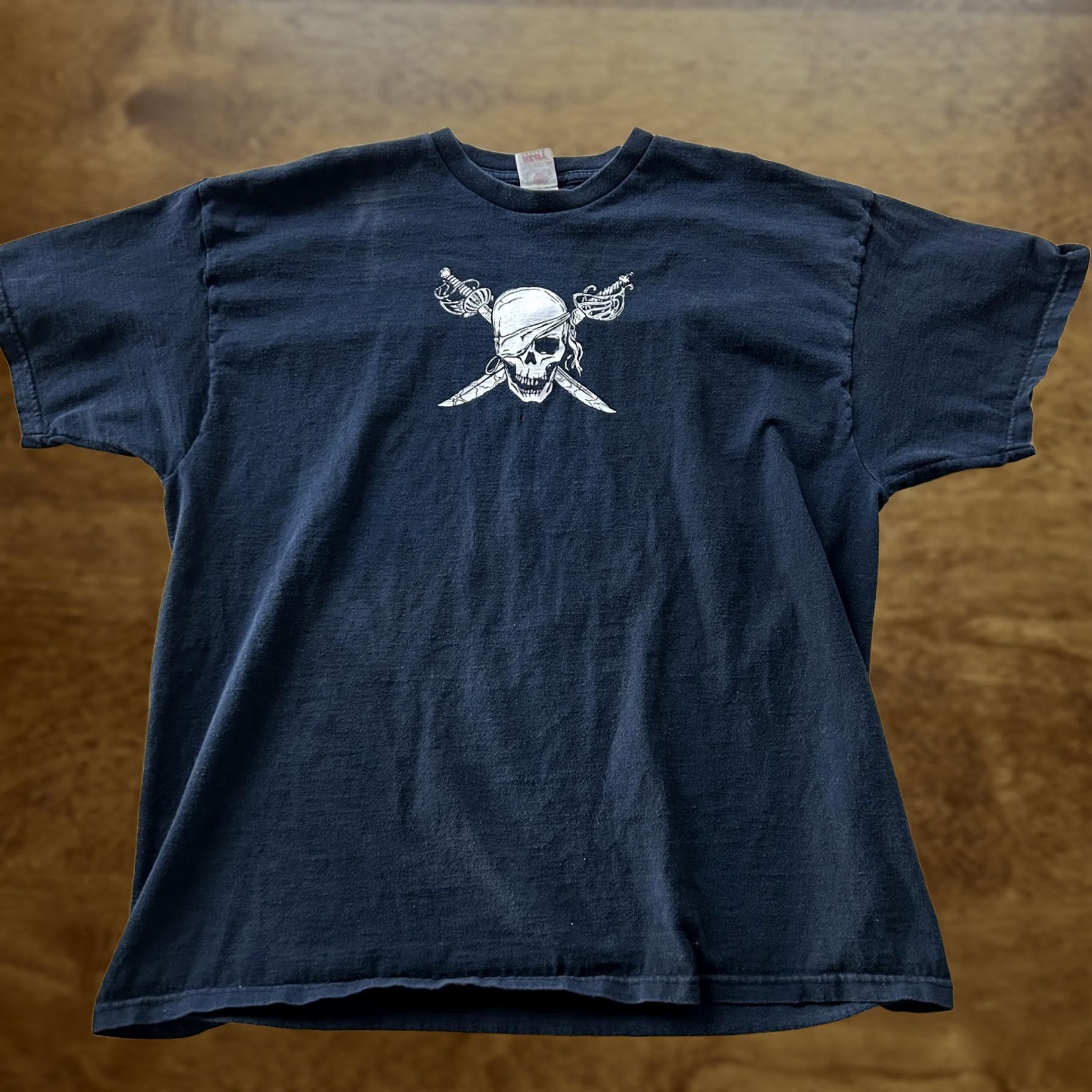 Fruit Of The Loom Vintage Fruit of the Loom Pirates Skull Graphic T-Shirt Mens 2XL Black Crew Neck Short Sleeve Tee Size US XXL / EU 58 / 5 - 1 Thumbnail