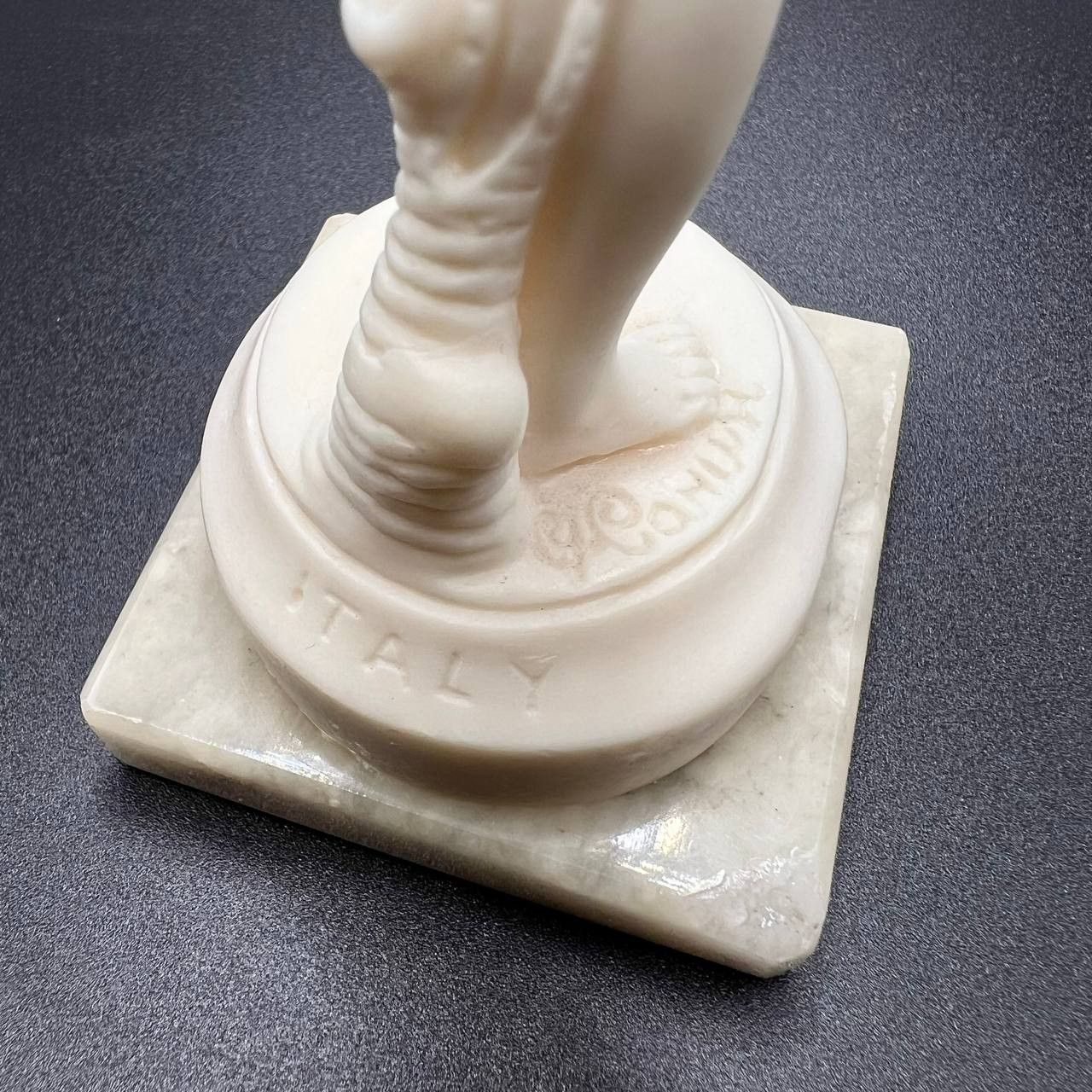 Vintage Vintage Figure Nude Naked Girl Gypsum Alabaster on Base Size ONE SIZE - 4 Thumbnail