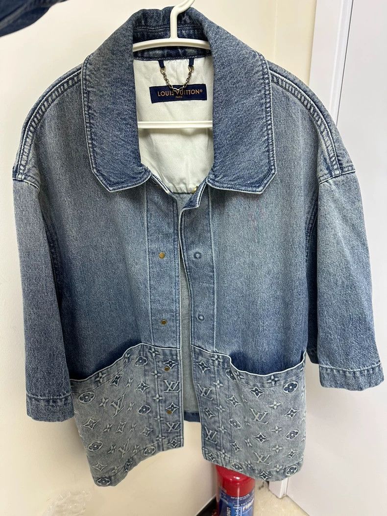 Louis Vuitton Louis Vuitton Blue embossed presbyopic design denim jacket Size US L / EU 52-54 / 3 - 1 Thumbnail