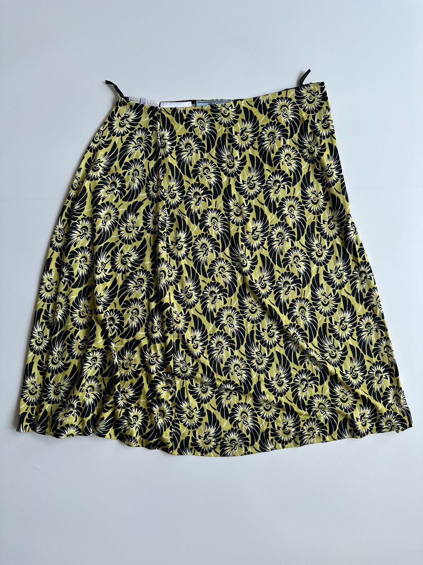 Prada Prada Floral side-zipper skirt| Size 28" / US 6 / IT 42 - 4 Thumbnail