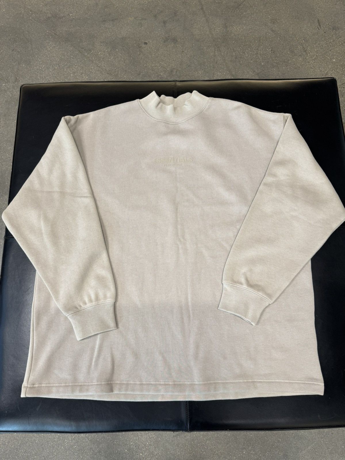 Essentials Fear of God Essentials Relaxed Crewneck Smoke Size US S / EU 44-46 / 1 - 1 Thumbnail