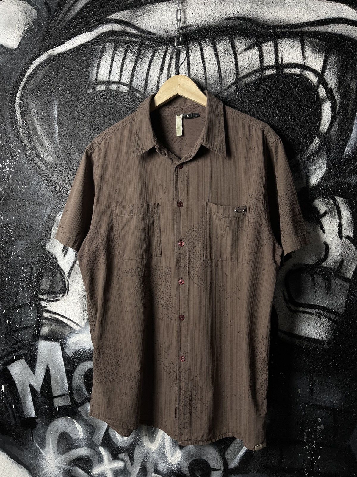 Oakley Oakley Vintage Metal Logo Monogram Short Sleeve Shirt Size L Size US L / EU 52-54 / 3 - 1 Thumbnail