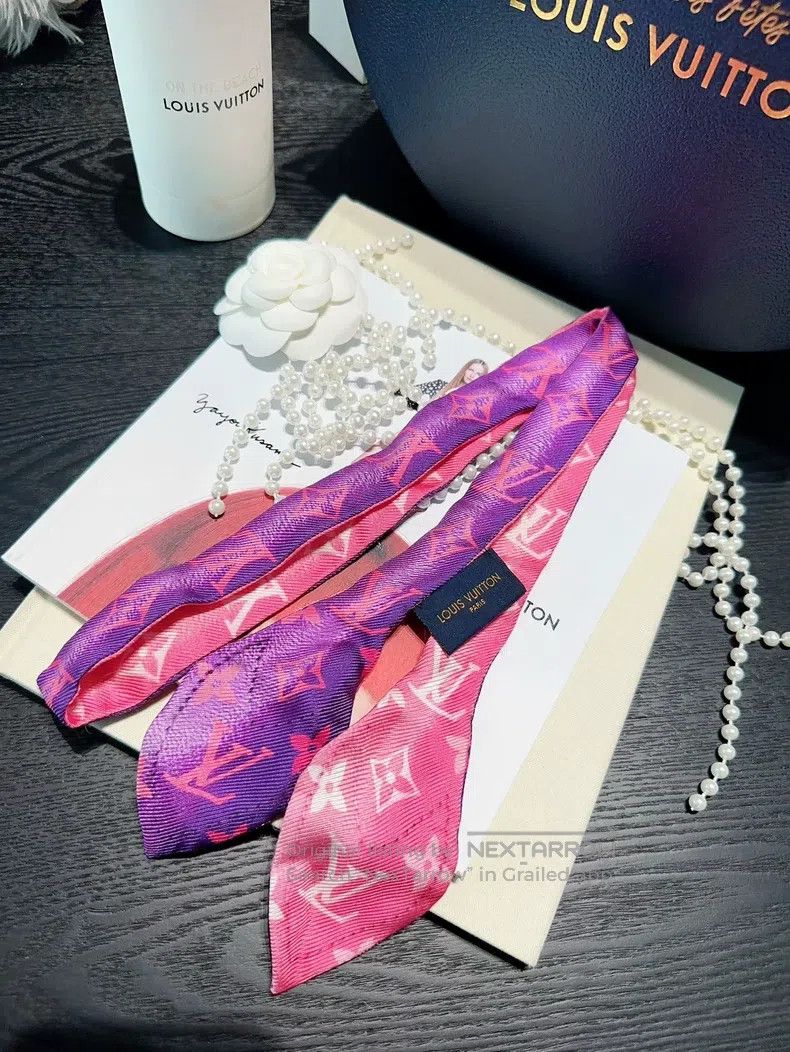 Louis Vuitton Louis Vuitton Pink and purple gradient logo scarf Size ONE SIZE - 1 Thumbnail