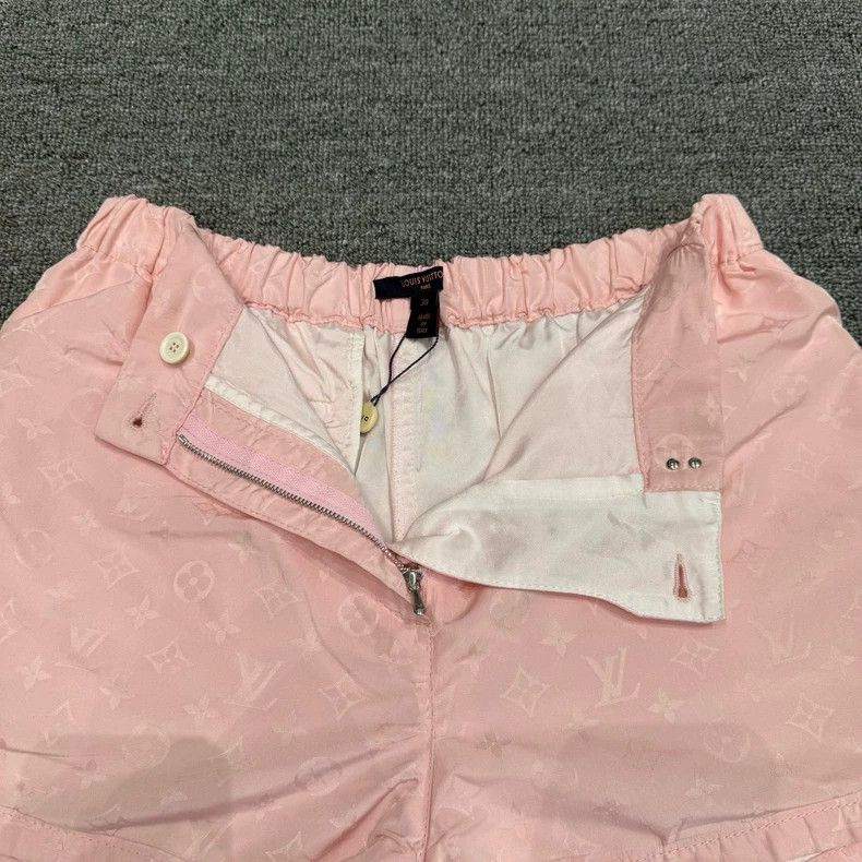 Louis Vuitton Louis Vuitton Pink presbyopic printed shorts Size US 38 / EU 54 - 4 Thumbnail