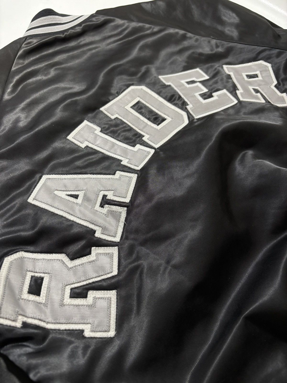 Chalk Line Vintage 80s Oakland Raiders Satin Chalk Line Size US M / EU 48-50 / 2 - 9 Thumbnail