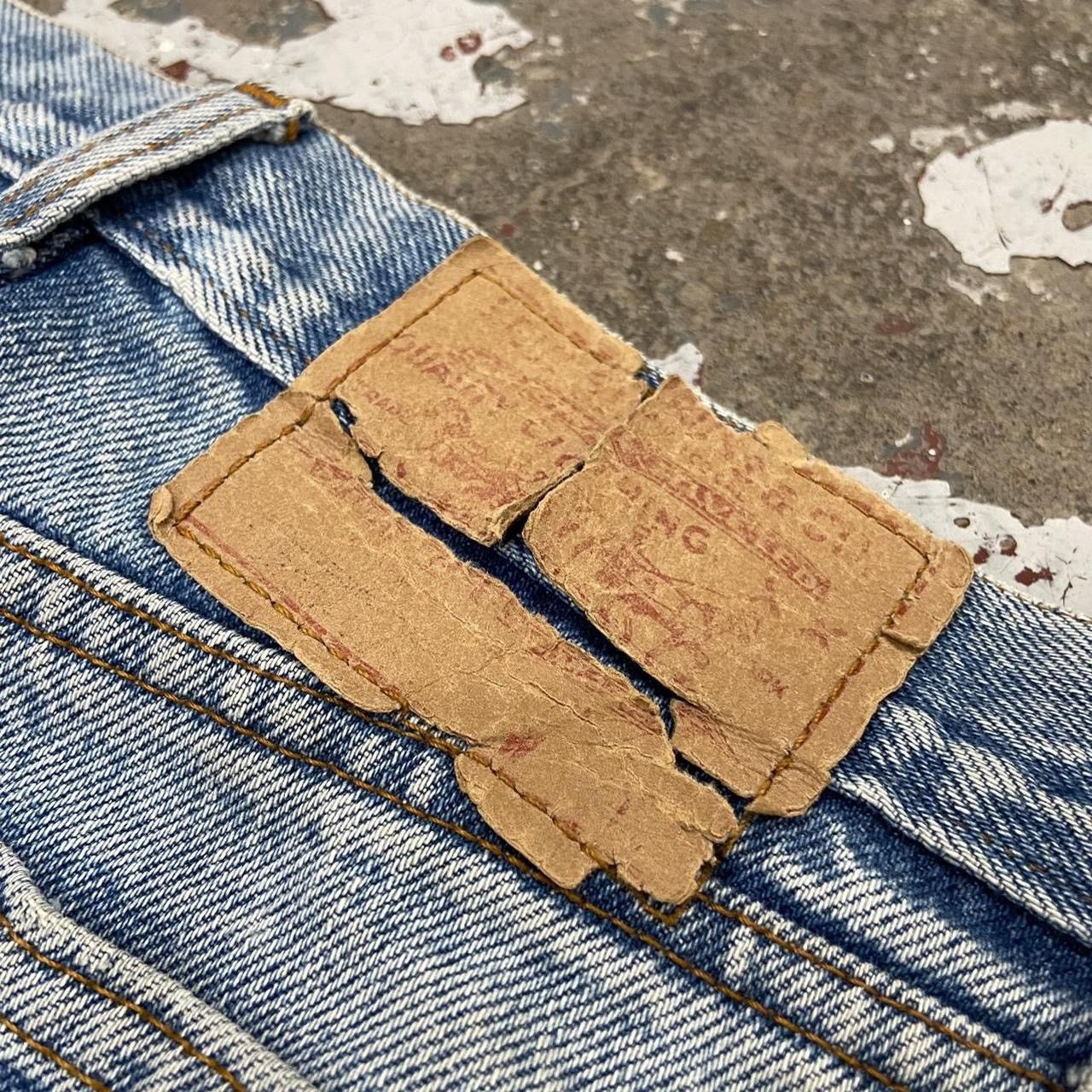 Levi's Vintage 90s Levi's Bleached Lightwash Blue Denim Jeans 28x33 Size US 28 / EU 44 - 7 Thumbnail