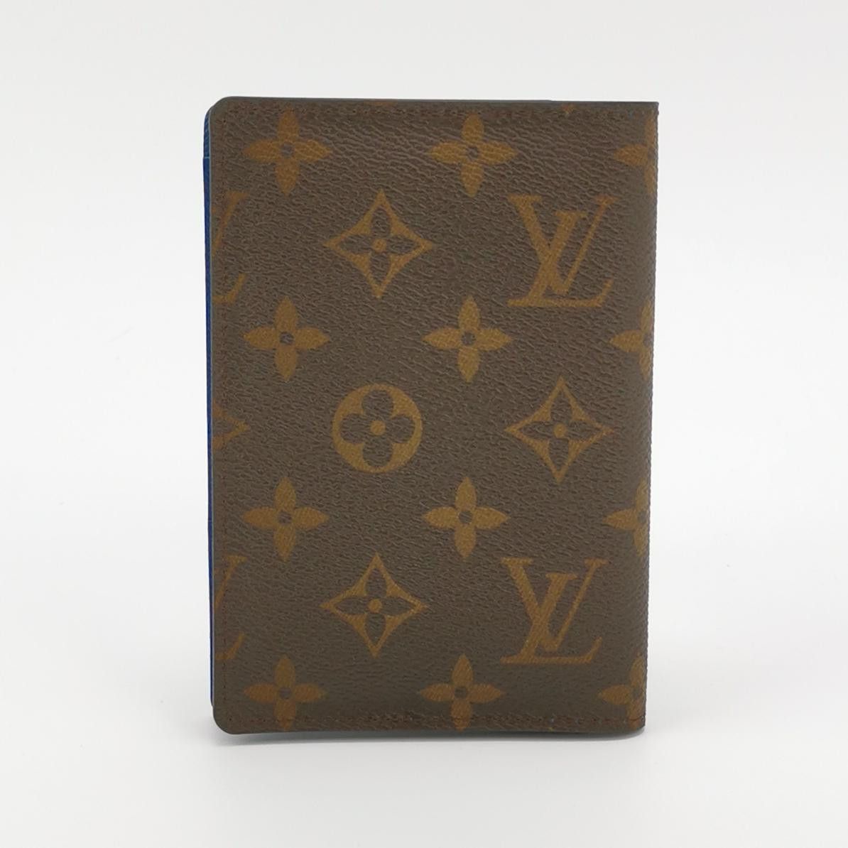 Louis Vuitton Louis Vuitton (LV) Monogram print colorblock folded passpor Size ONE SIZE - 3 Thumbnail