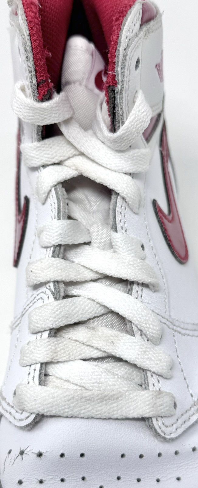 Jordan Brand × Nike Nike Air Jordan 1 Retro High OG 2017 Metallic Red GS size 7Y Size US 7 / EU 40 - 17 Thumbnail