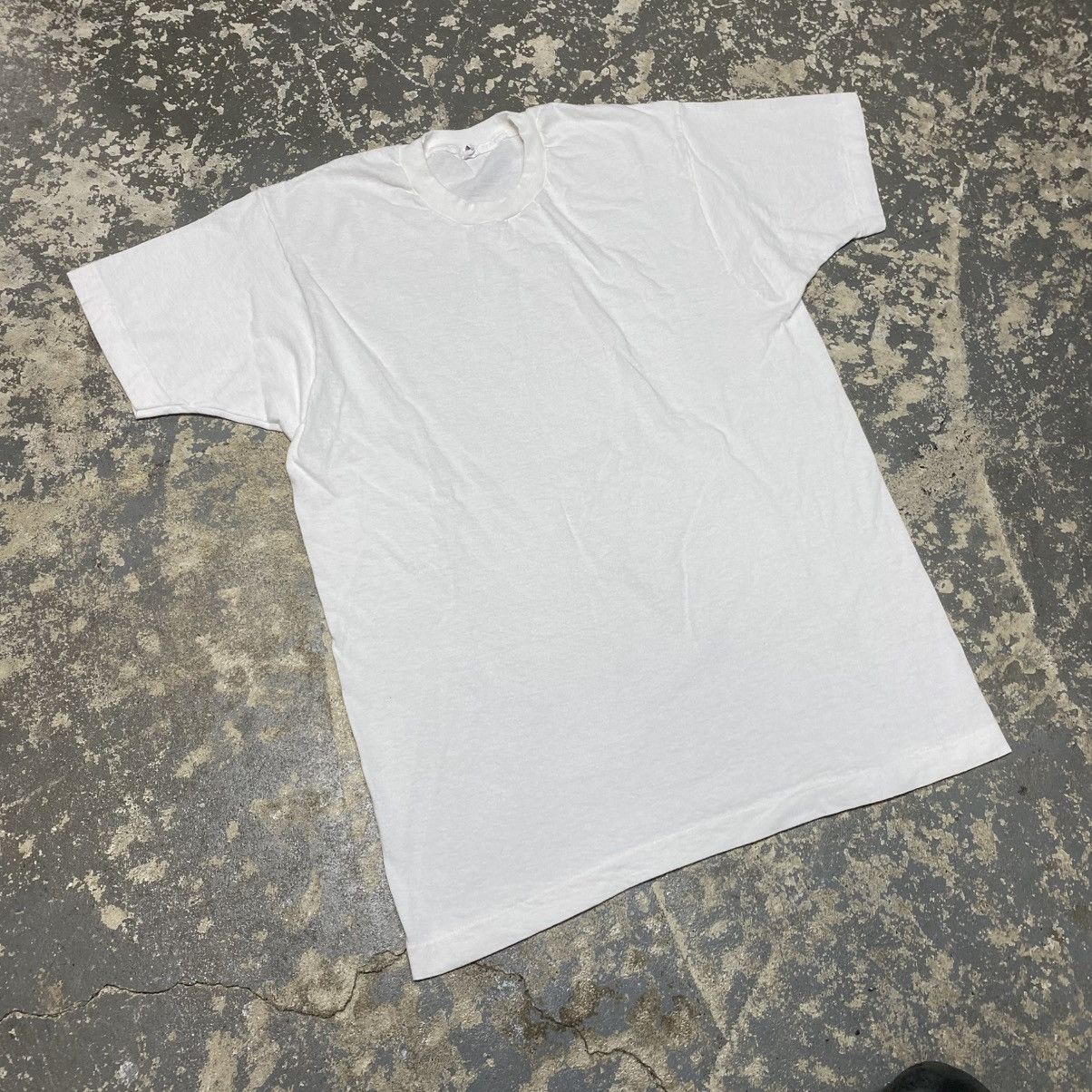 Unsound Rags × Vintage Vintage White Fruit Of The Loom Blank Single Stitch Tshirt Size US XL / EU 56 / 4 - 7 Thumbnail