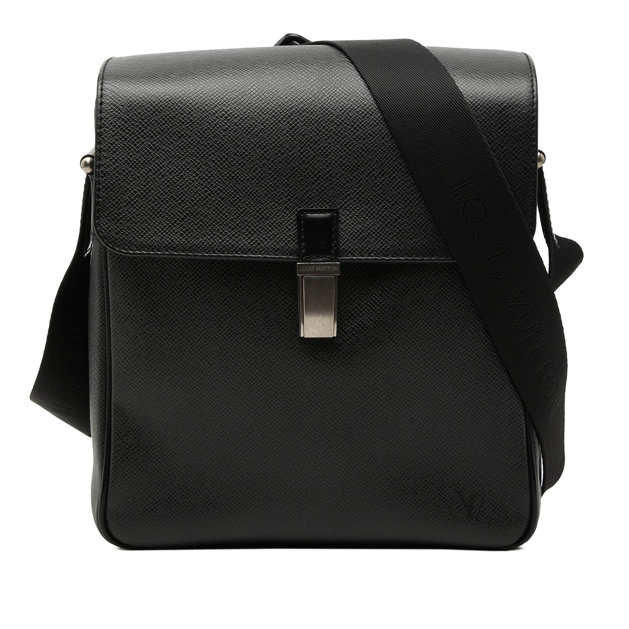 Louis Vuitton Taiga Yaranga Size ONE SIZE - 1 Thumbnail