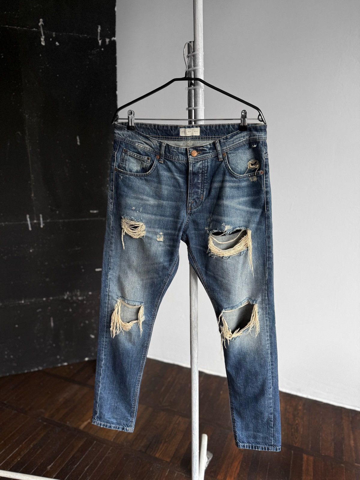 Other × Zara Zara Man Blue Distressed Denim Jeans Button Closure Pockets Size US 32 / EU 48 - 1 Thumbnail