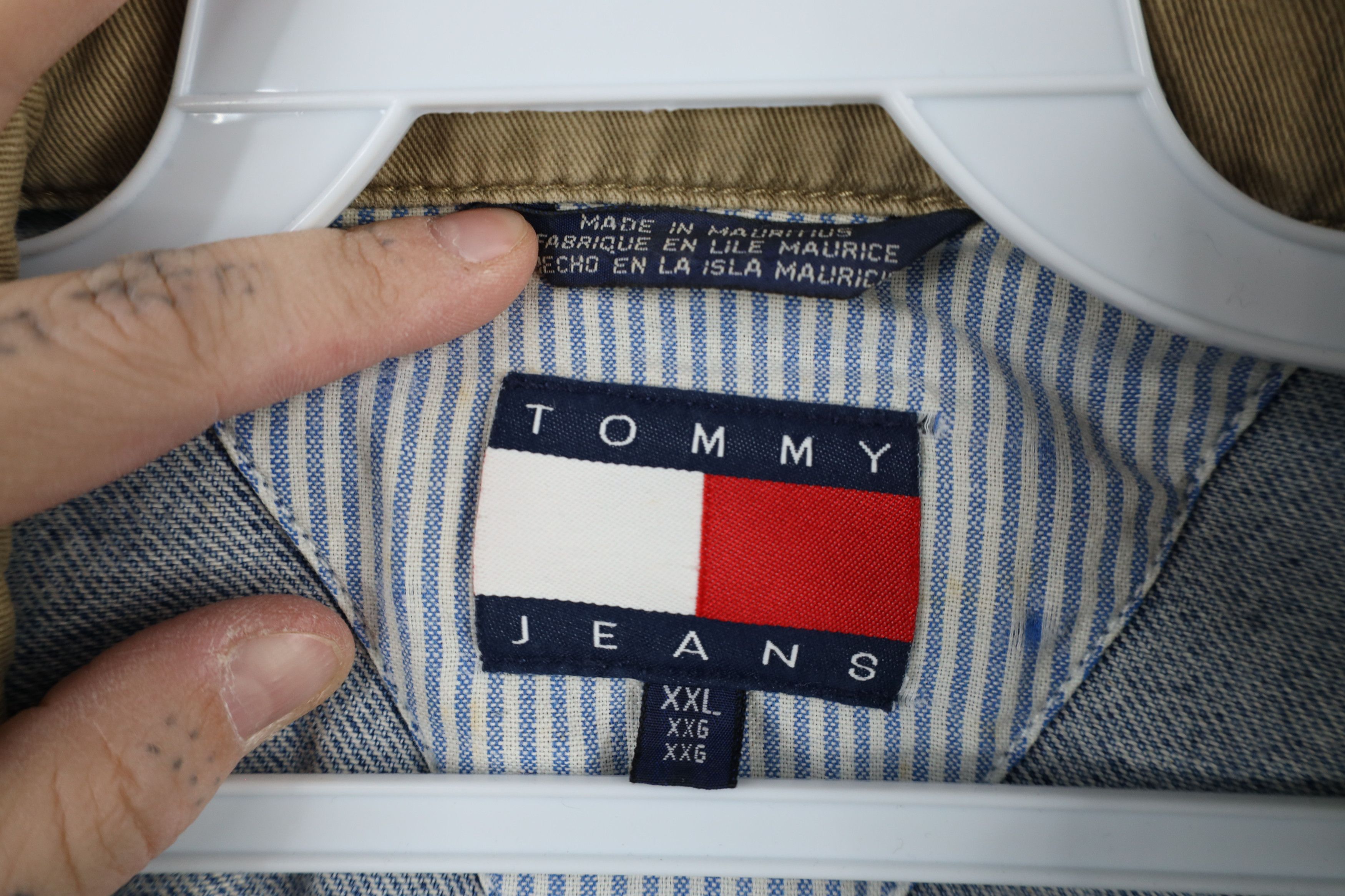 Tommy Hilfiger × Vintage Vintage 90s Tommy Hilfiger Spell Out Denim Trucker Jacket Size US XXL / EU 58 / 5 - 9 Thumbnail