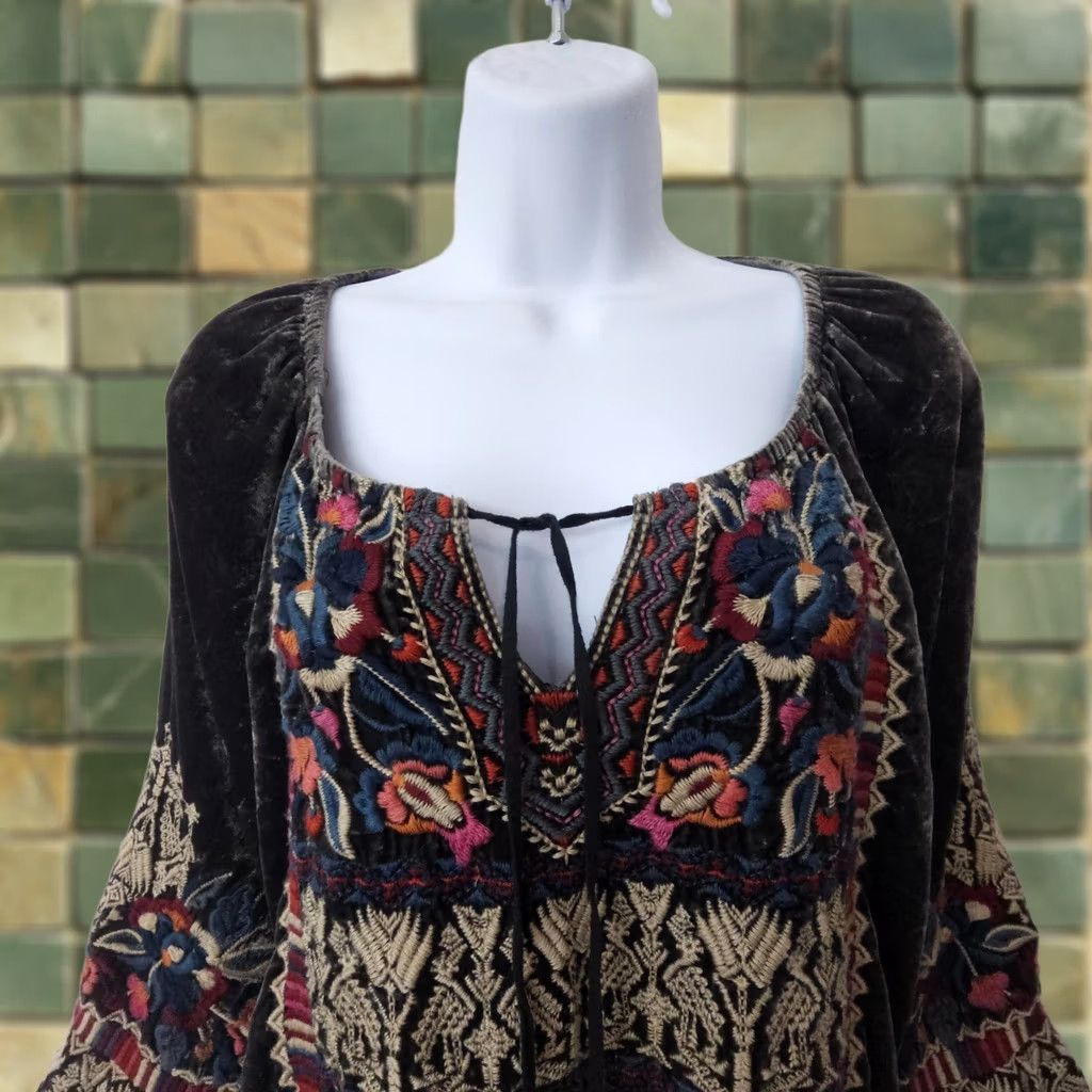 Johnny Was Johnny Was Claude Floral Velvet Blouse Gray S Embroidered Bohemian Casual Sleeve 3/4 V-Neck Womens Blouse Size S / US 4 / IT 40 - 1 Thumbnail